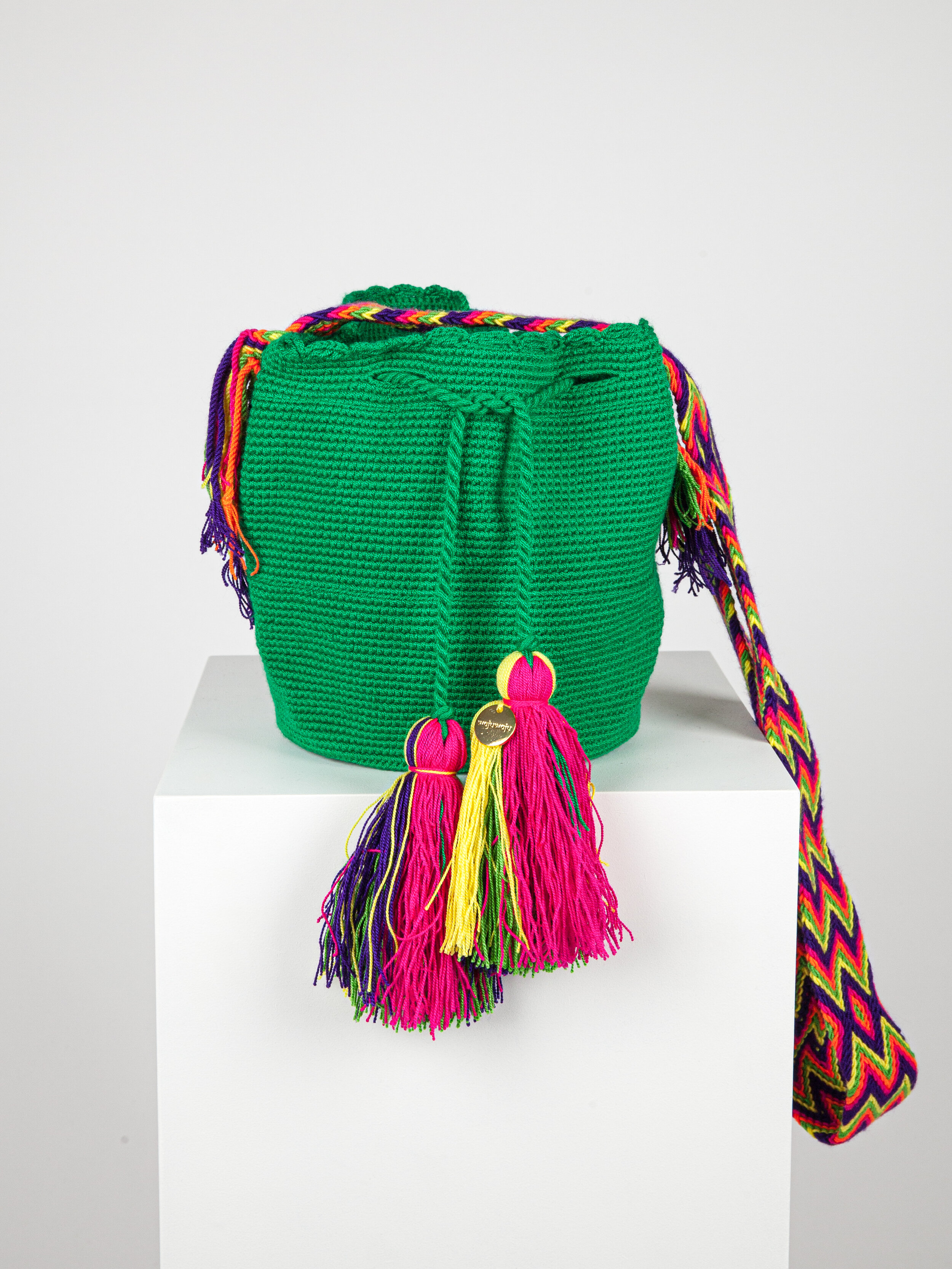 MEDIUM WAYUU UNI-COLOUR BAG - BRIGHT GREEN