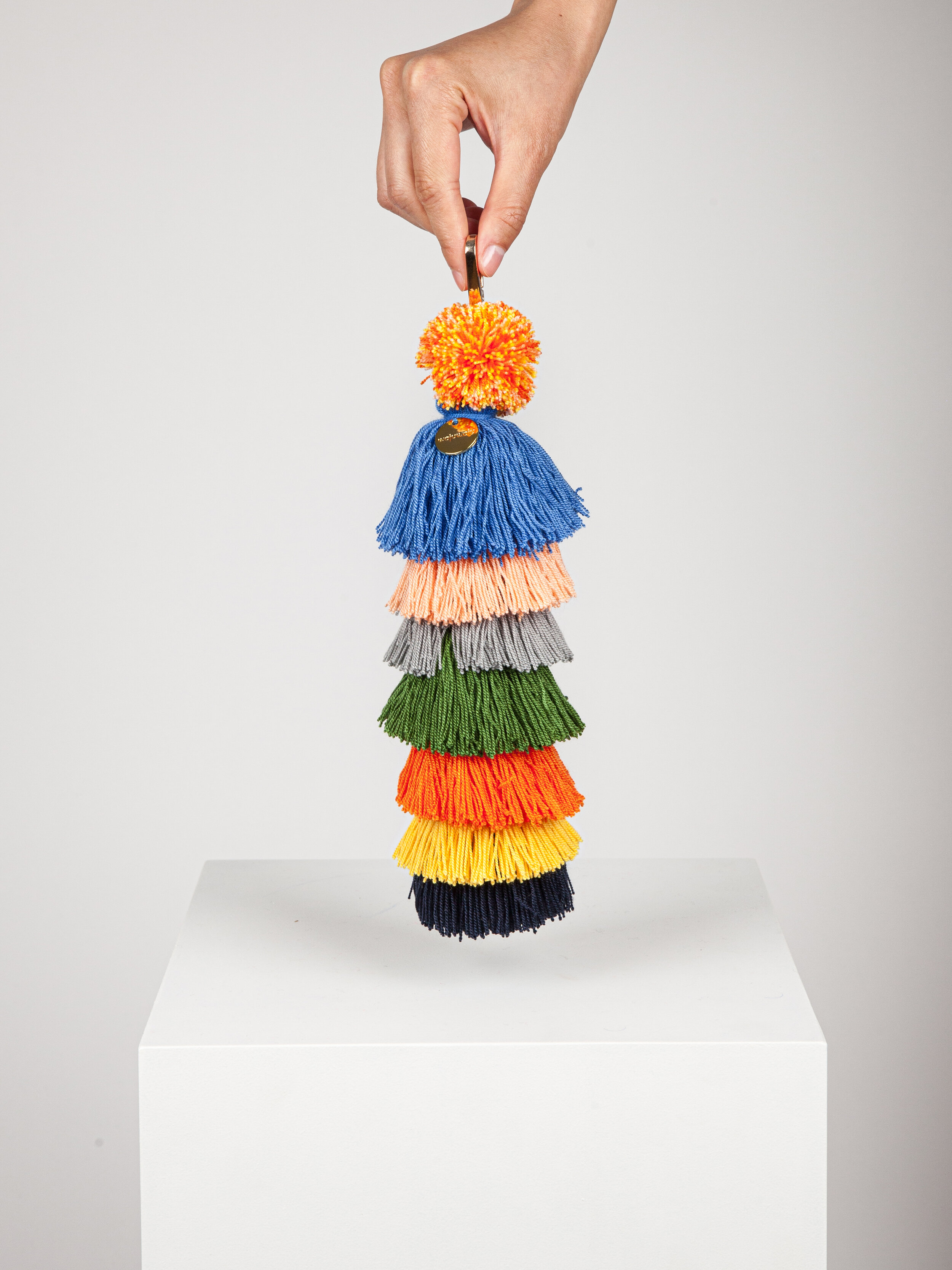 POM POM WAYUU KEY RING - ORANGE / BLUE