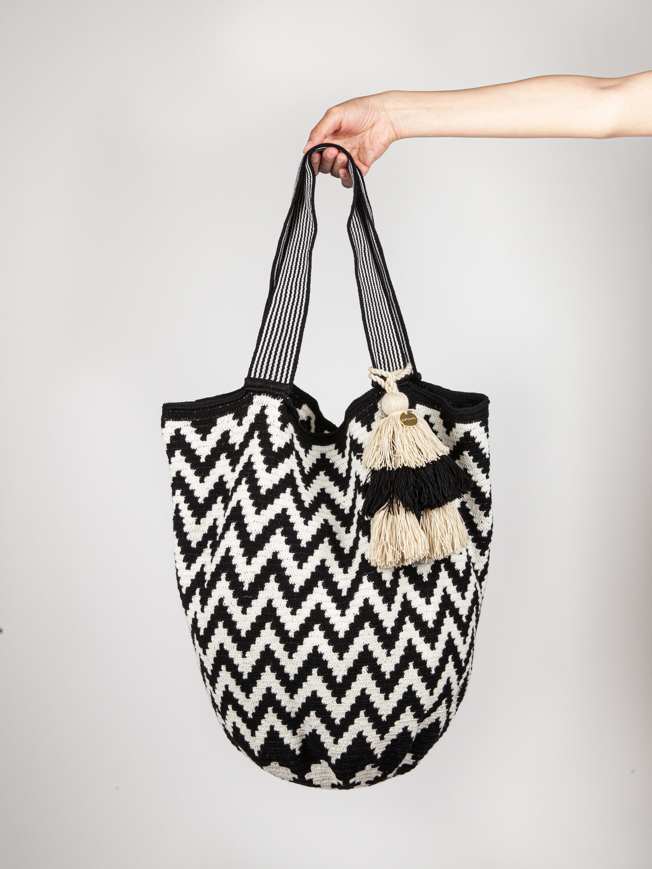 WAYUU ZUZU BAG - BLACK AND WHITE