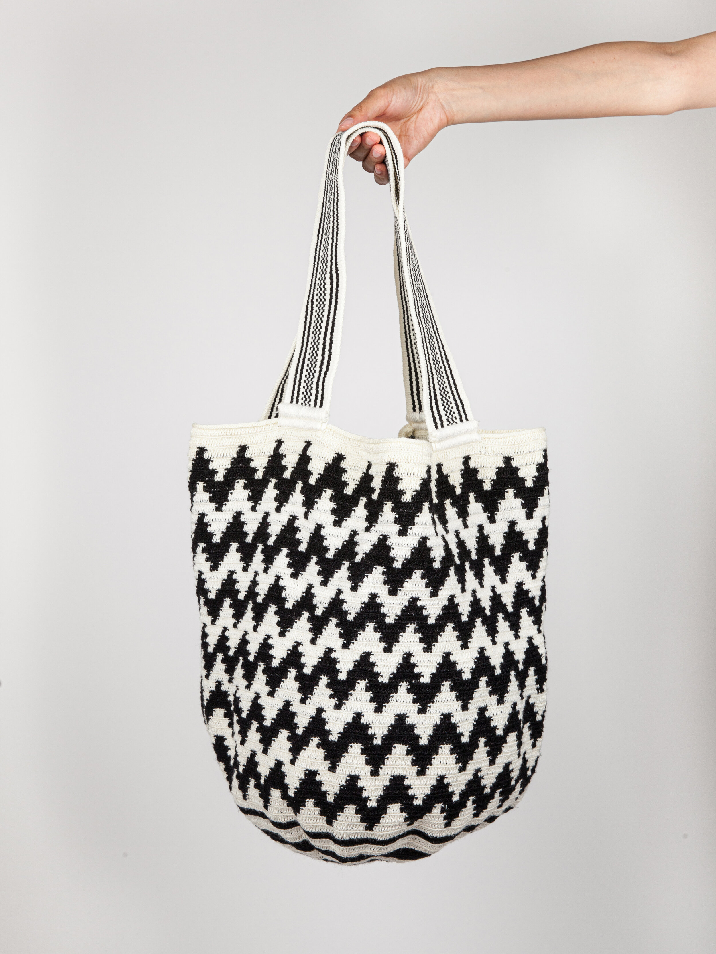 WAYUU ZUZU BAG - BLACK AND WHITE ZIGZAG