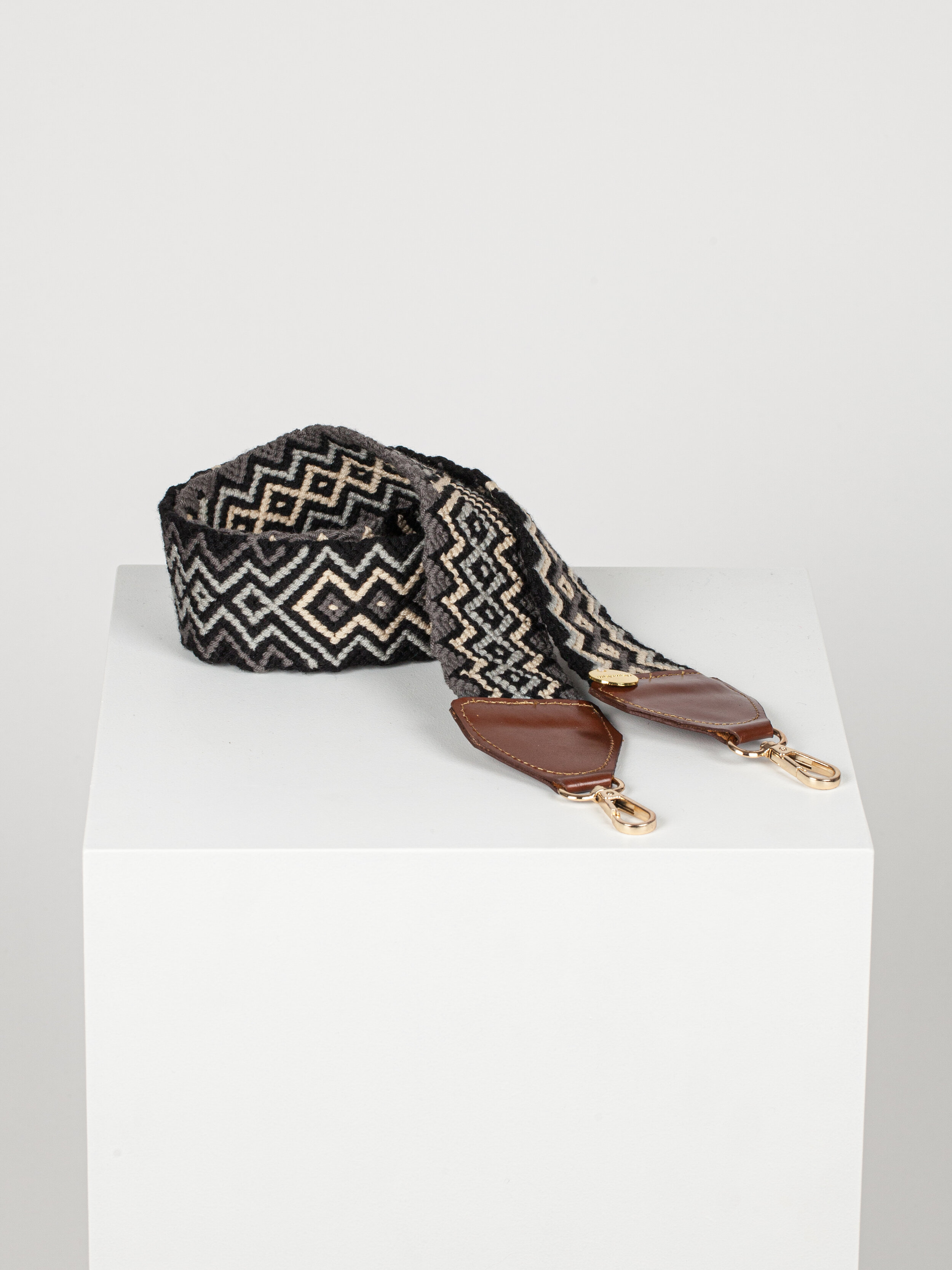 WAYUU STRAP - BLACK / GREY