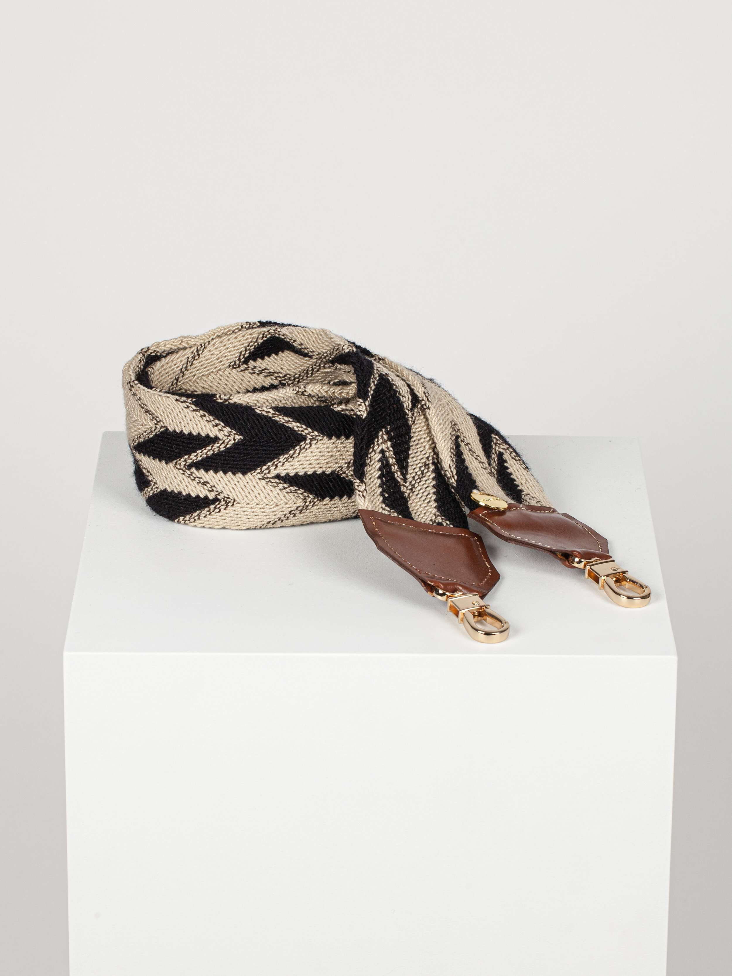 WAYUU STRAP - BLACK AND BEIGE 