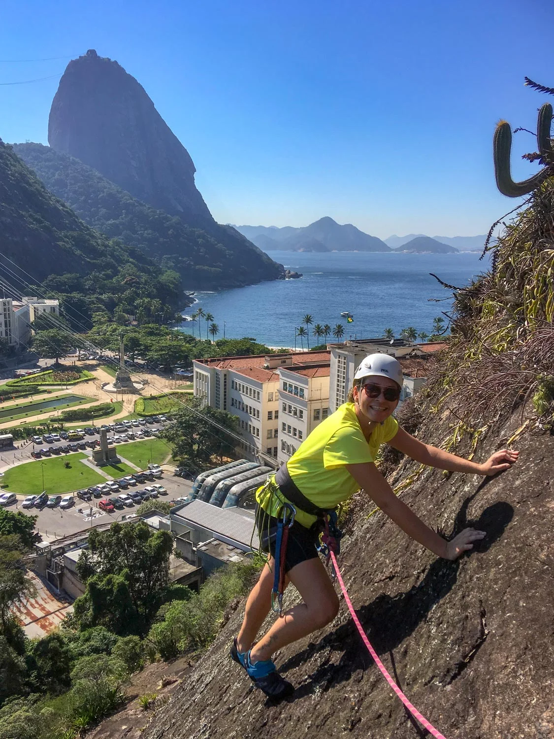 Aula de escalada no Morro da Babilônia, via Roda Viva, Rio de Janeiro