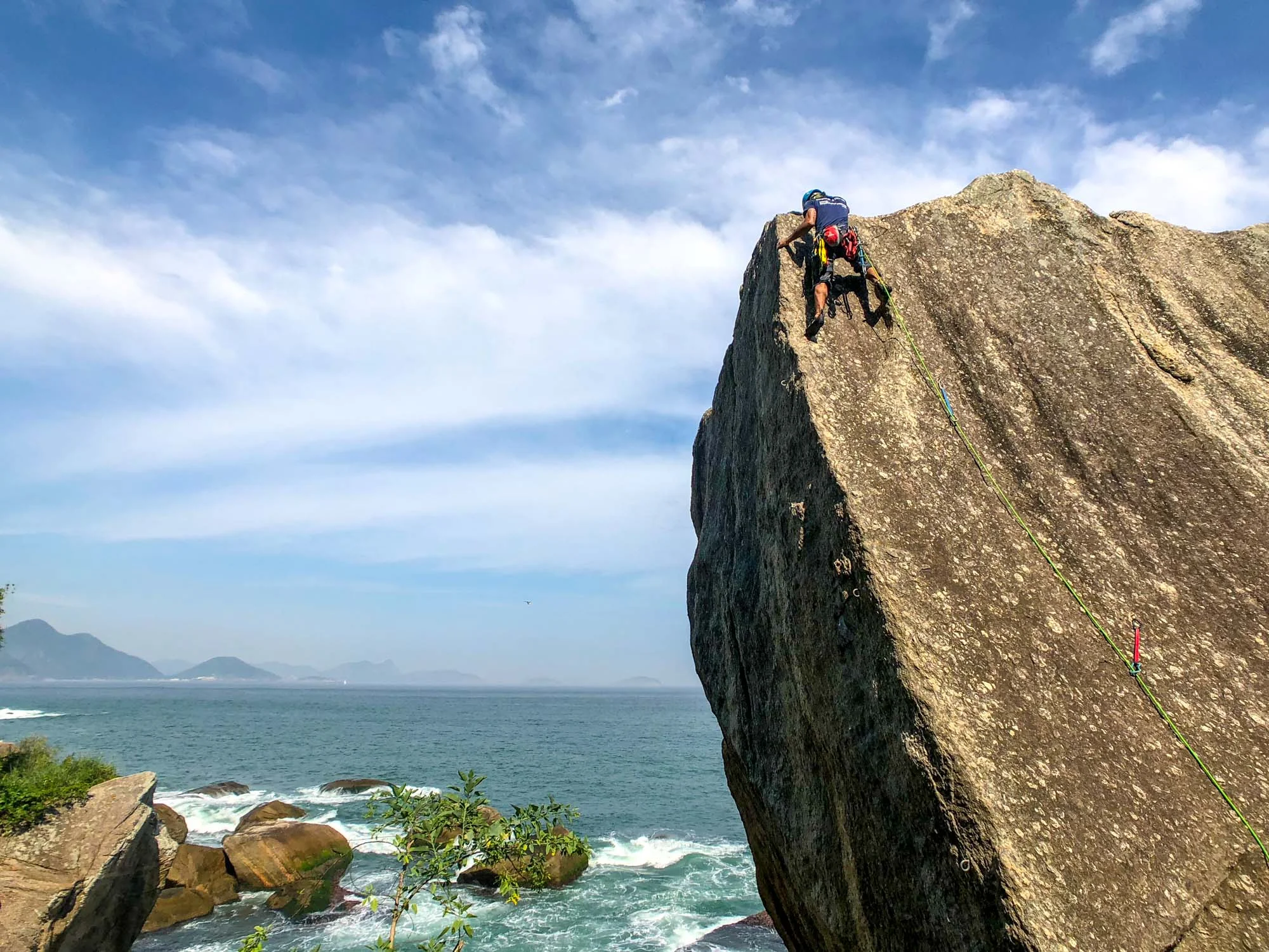 lead-rock-climbing-course-rio-de-janeiro-urca-pedra-do-urubu.jpg