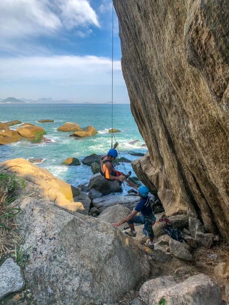 Practice of self-rescue methods during the introductory rock climbing course with Rio Mountain Sports