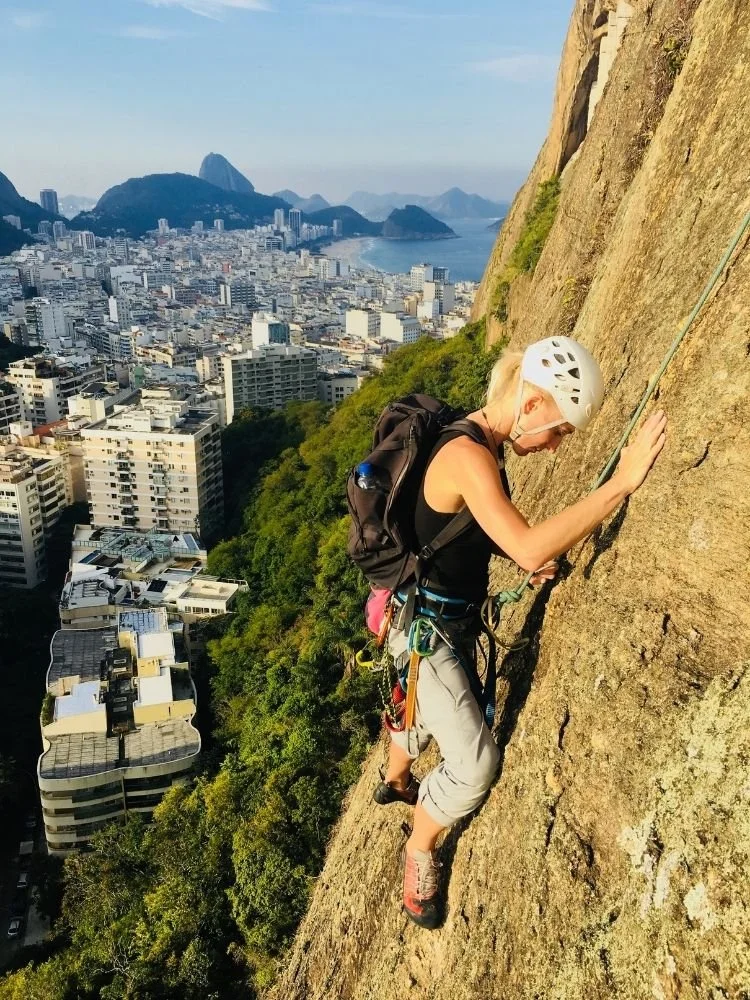 Guided multi-pitch climbing on Morro do Cantagalo in Rio de Janeiro