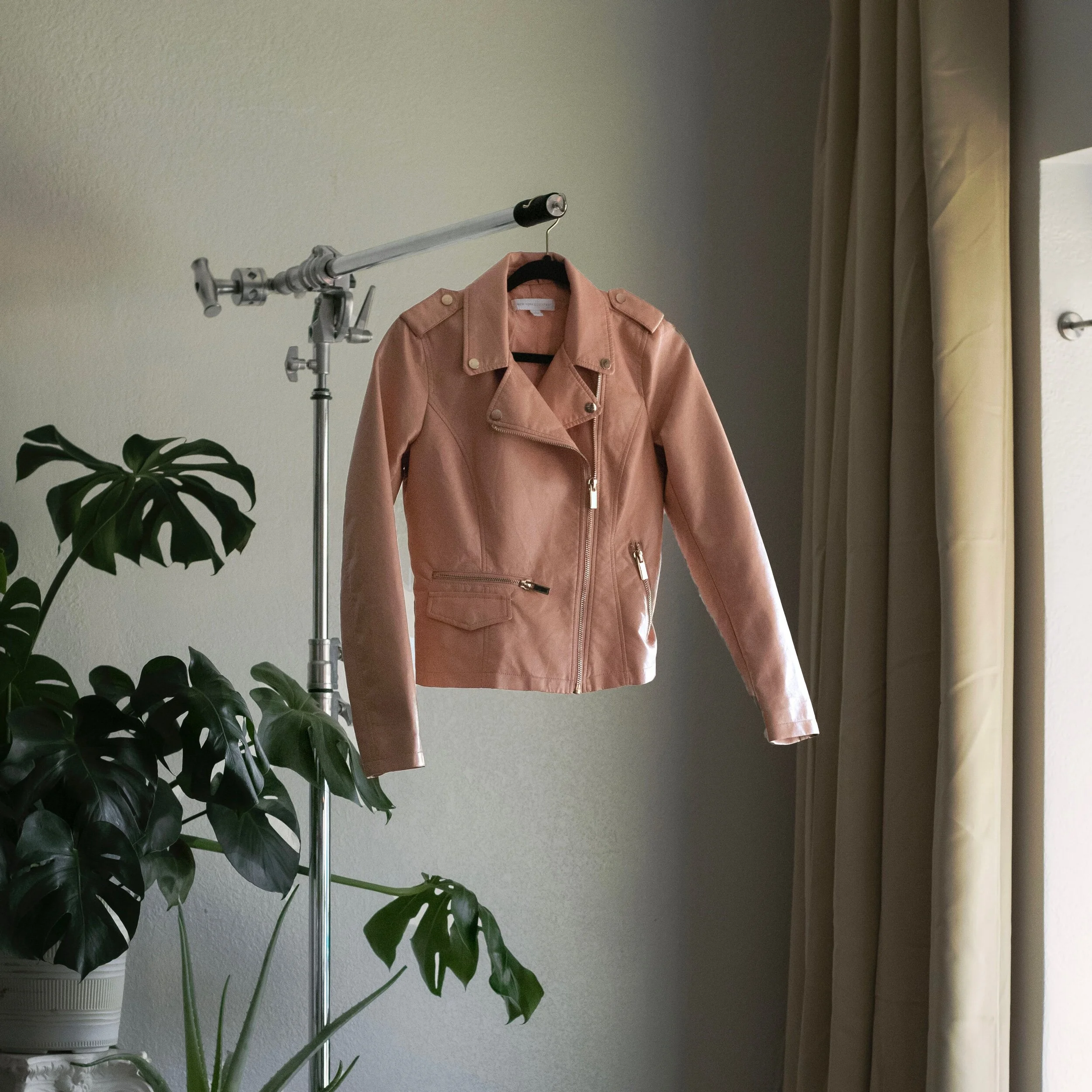 AB7AD872-74F0-404A-9515-57470AF2CB5B