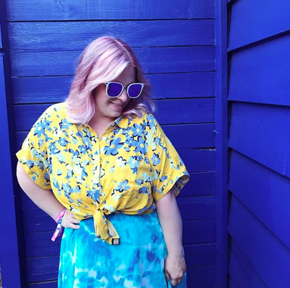 The gorgeous mind behind @ lularoebeccaswanson on Instagram wearing one of her skirts with an oversized blouse tied up at her waist. Serious style chops!