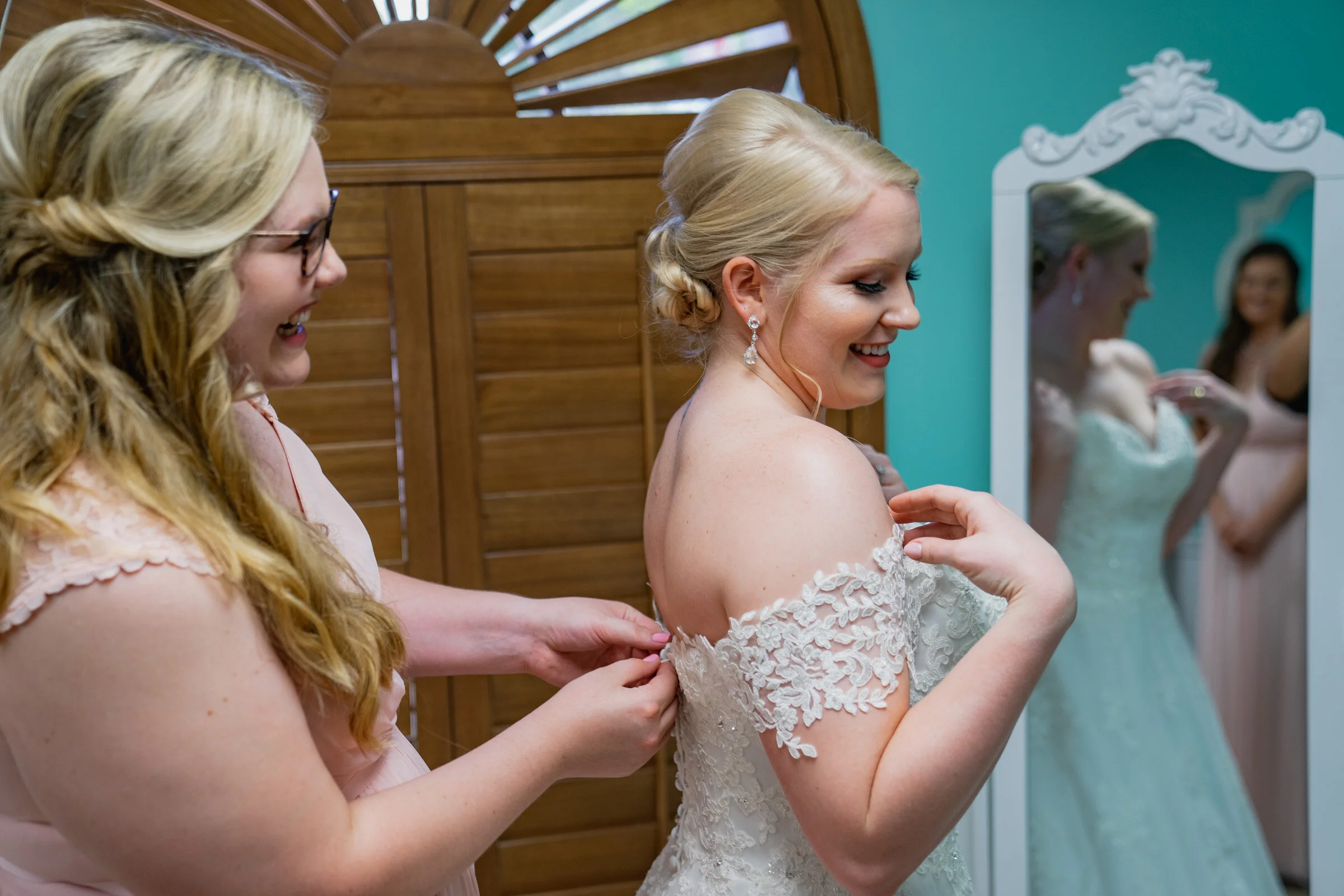 Jessica’s easy going and genuine happiness made getting ready photos a breeze.