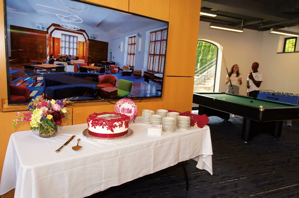 A cake commemorating the old Hargate building was served following the dedication of the Friedman Community Center.