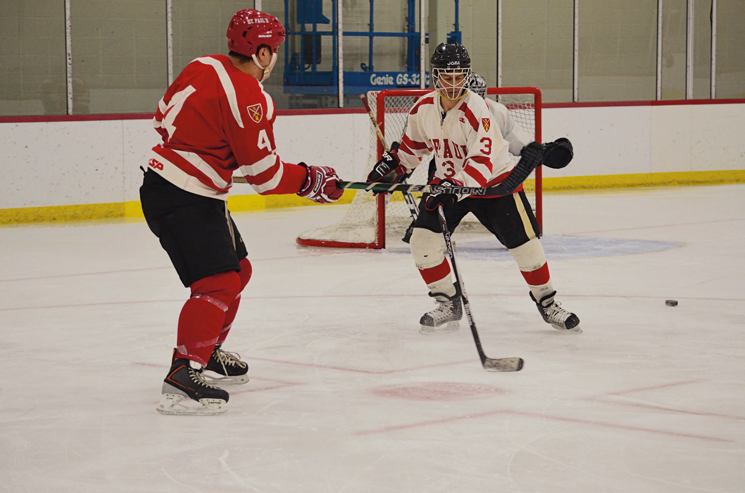 Jim Barker ’87 (in white) defends Sam Hudziak ’12.