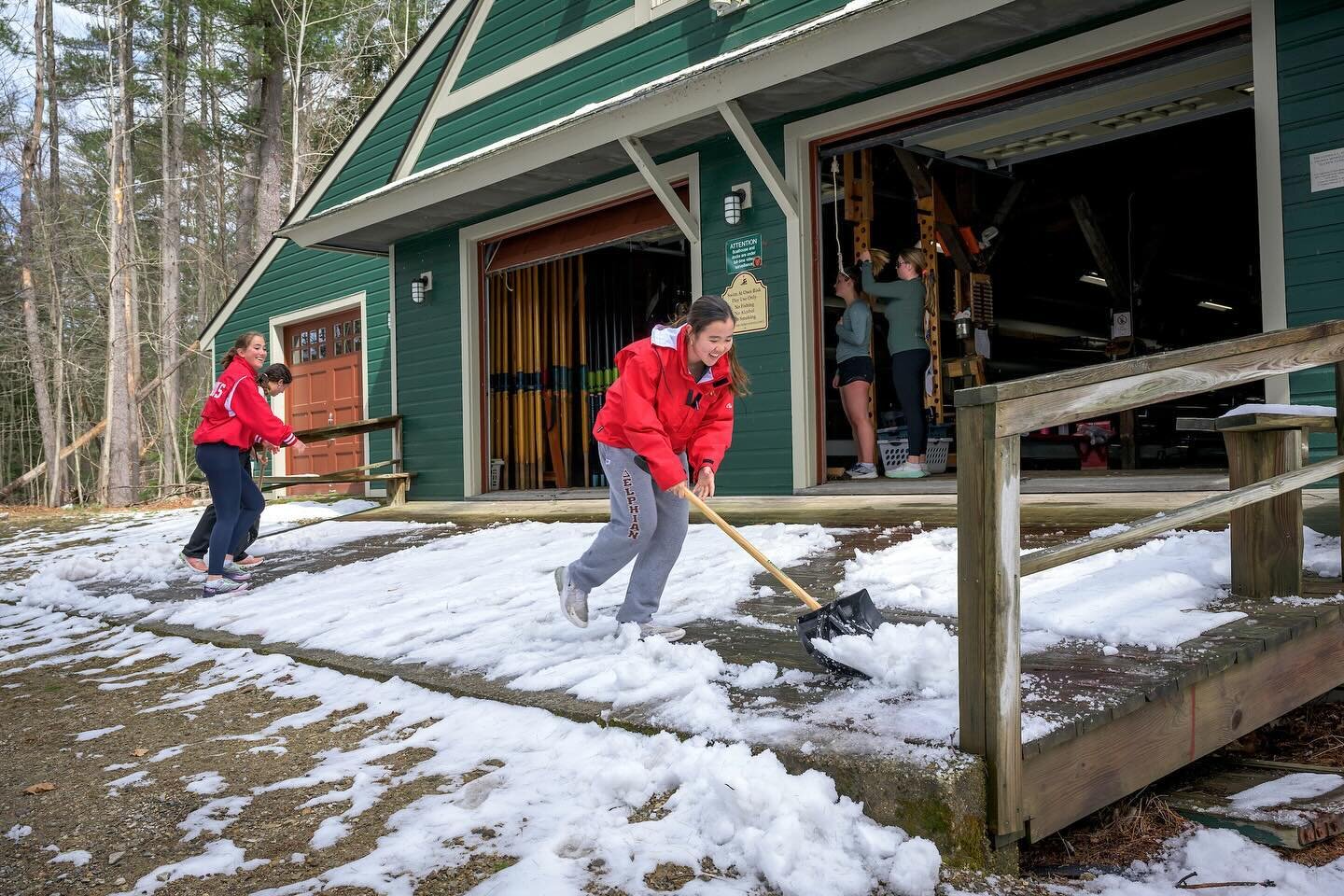 It sure feels good to be back on Turkey Pond! 💪🚣
 
Swipe to see members of our girls crew putting in the work to get out on the water during this afternoon&rsquo;s athletic practices, and make sure you&rsquo;re following @spsathletic for all the la