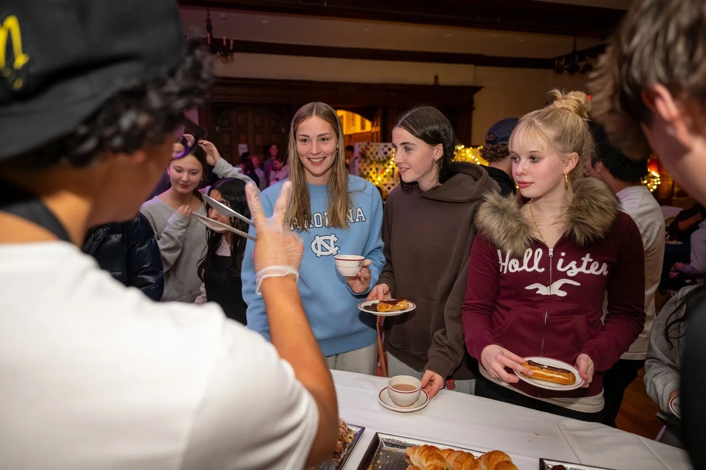 French ambiance, sweet treats and plenty of good conversation filled the Upper on Friday during le annual Caf&eacute; Fran&ccedil;ais, hosted by students in Zayer Baazaoui and Jeanne Windsor&rsquo;s French classes. 🇫🇷🎶
 
With trays of Parisian pas