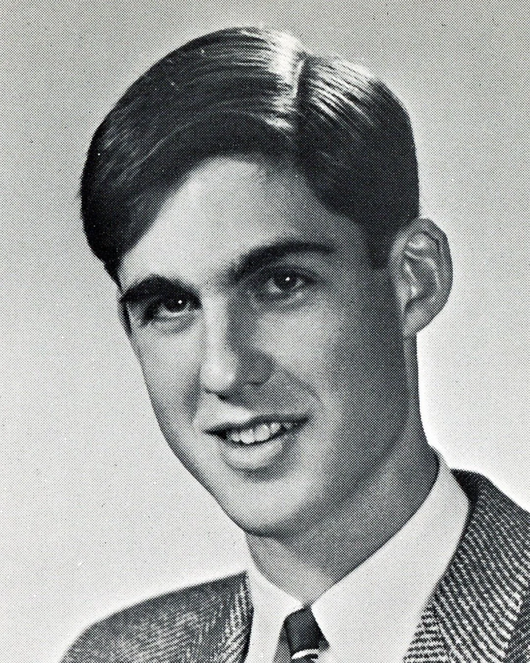 St. Paul&rsquo;s School joins the nation in mourning the passing of Robert S. Mueller III, a member of the form of 1962, who died Friday at the age of 81.

 A student leader during his time at St. Paul&rsquo;s and winner of the Gordon Medal, Mr. Muel