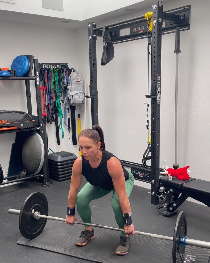 Fun Saturday sweat session:
*
18&bull;15&bull;12&bull;9&bull;6&bull;3
Power Cleans
Overhead Squats
V-Ups
*
18&bull;15&bull;12&bull;9&bull;6&bull;3
Lat Rows
Roll-Outs
Reverse Lunges
*
DM me if you have questions or need modifications 🏋🏽&zwj;♀️
*
#cr