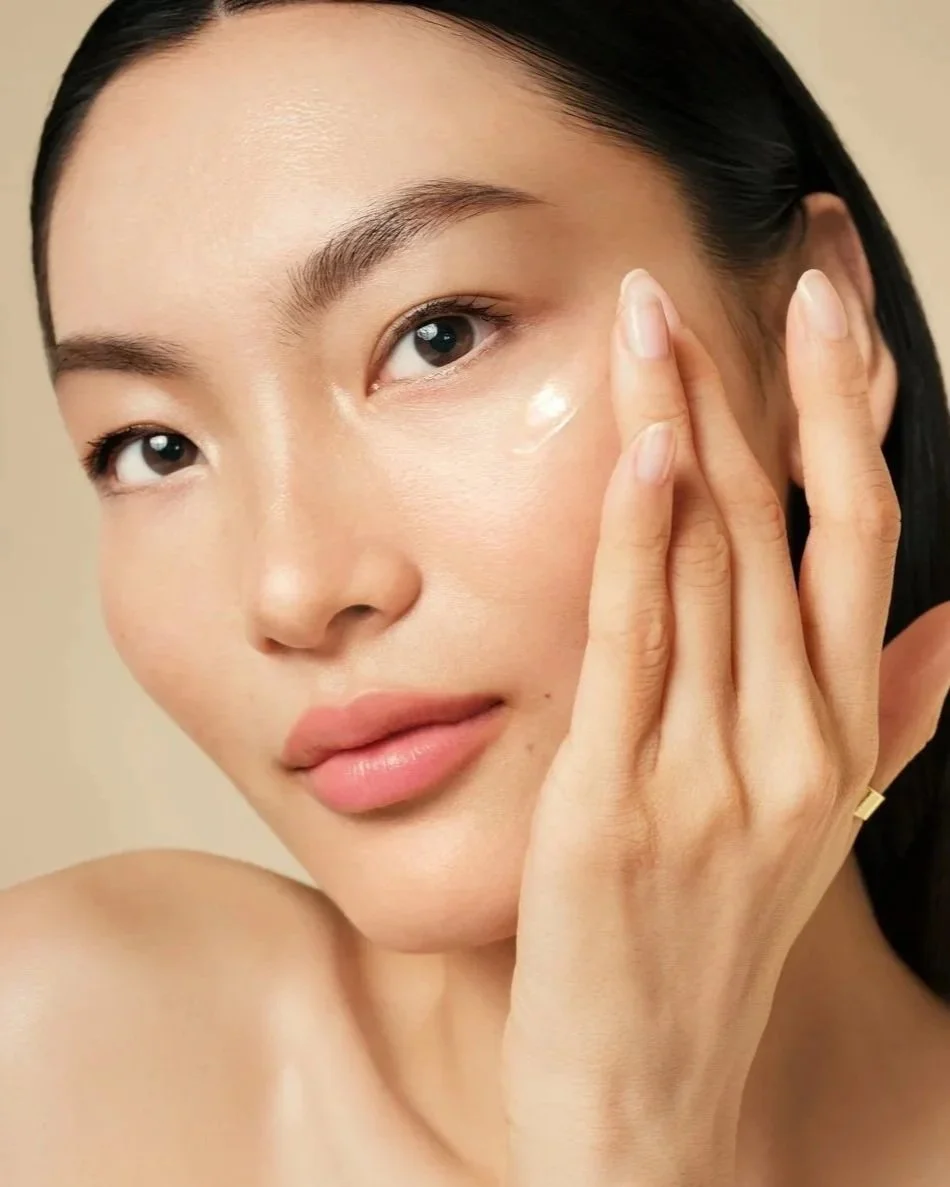 Elizabetharden_ShanLi_Application_Eye-Serum_1_057_V3C_FINAL_150RGB_compressed.jpg