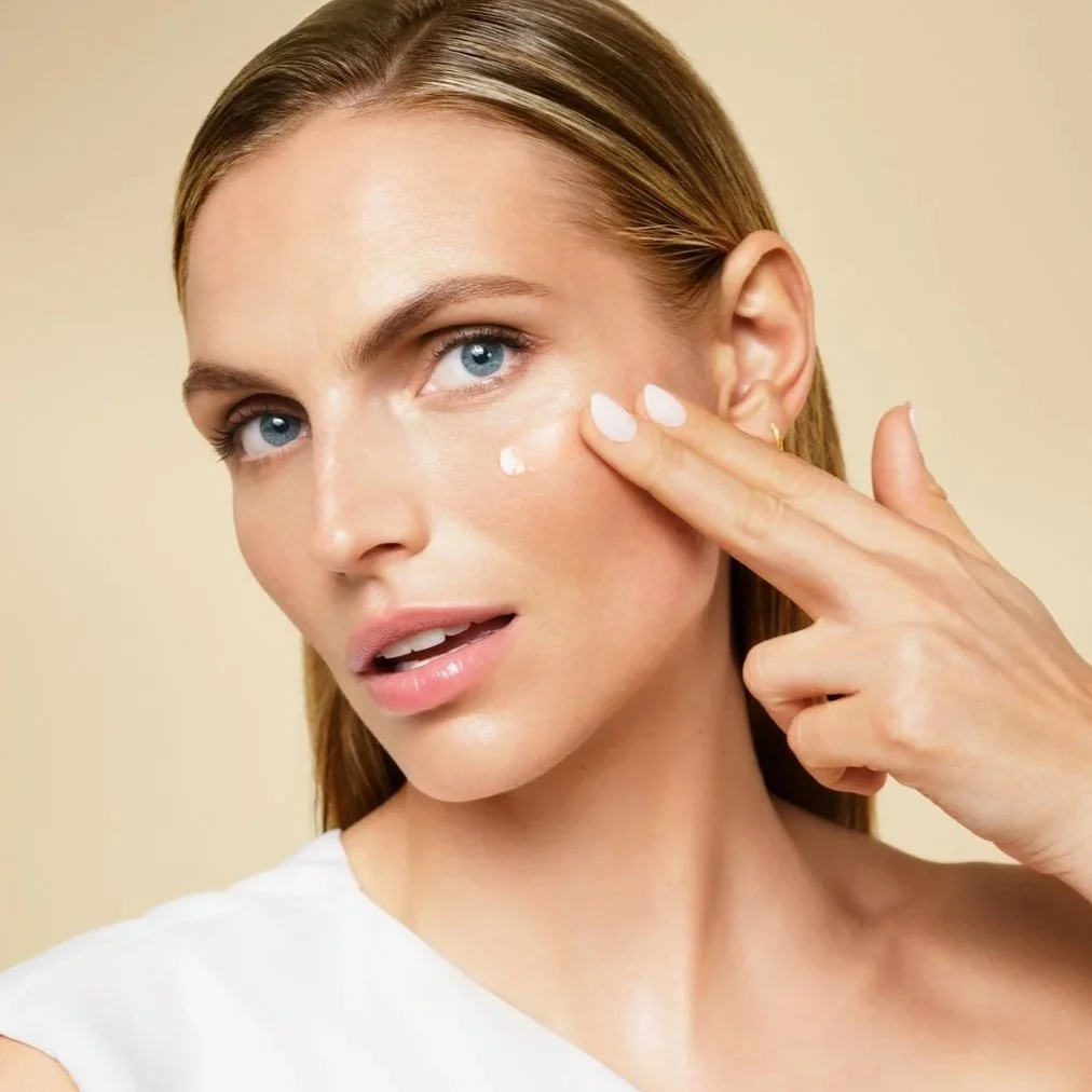 Elizabetharden_Karlina_Application_Face-Serum_1_007_V3A_FINAL_150RGB.jpg
