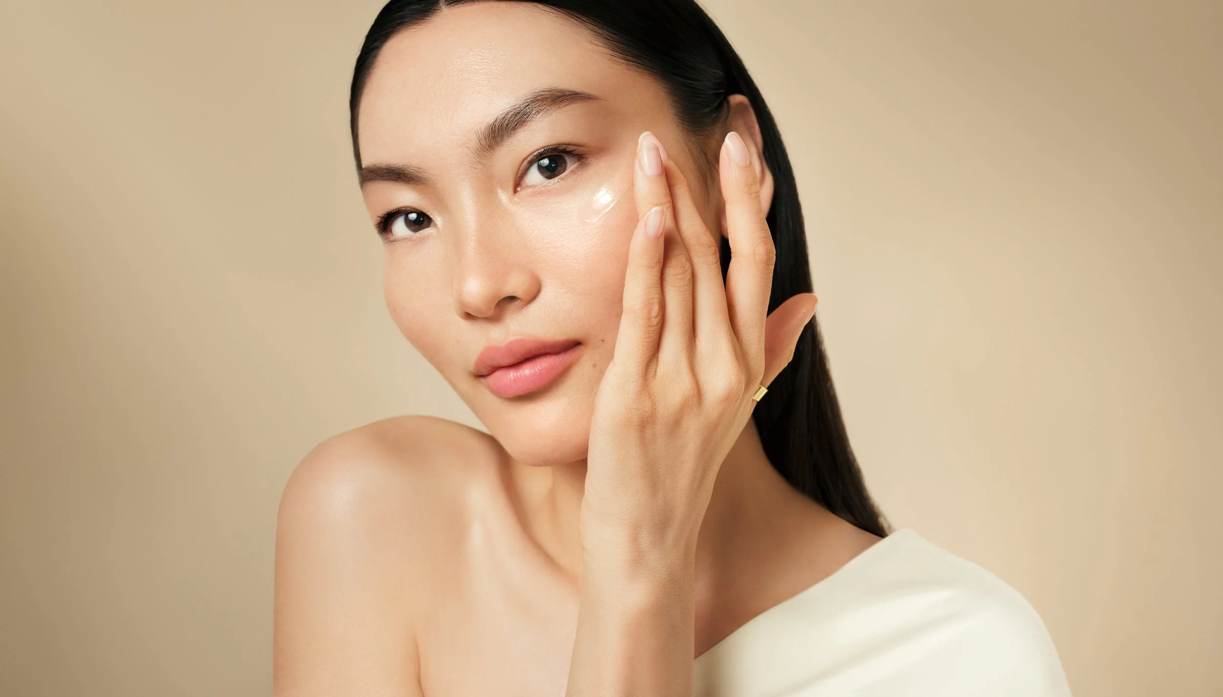 Elizabetharden_ShanLi_Application_Eye-Serum_1_057_V3C_FINAL_150RGB.jpeg