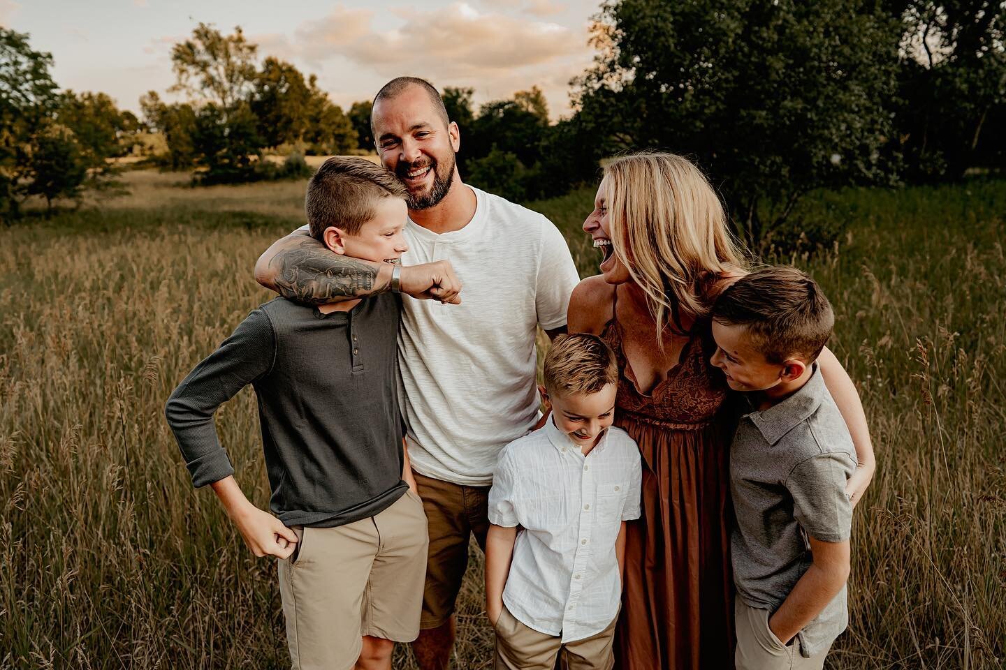 Making a dent in my editing que tonight! The kids are actually in bed at a decent time! Knock on wood for me friends!!!! 

Obsessed with @brookegenawphotography&rsquo;s family of boys! 

It&rsquo;s always so flattering to photograph another photograp