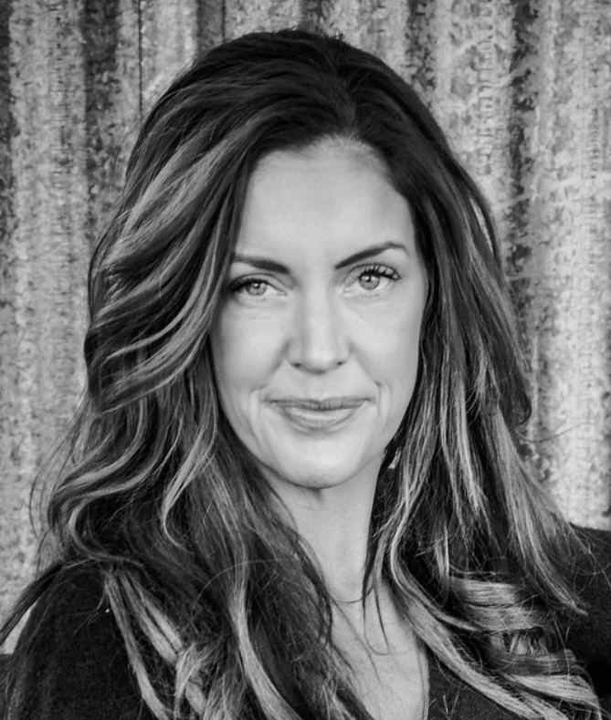 Nicole_NewTeamPic_Black&White.png