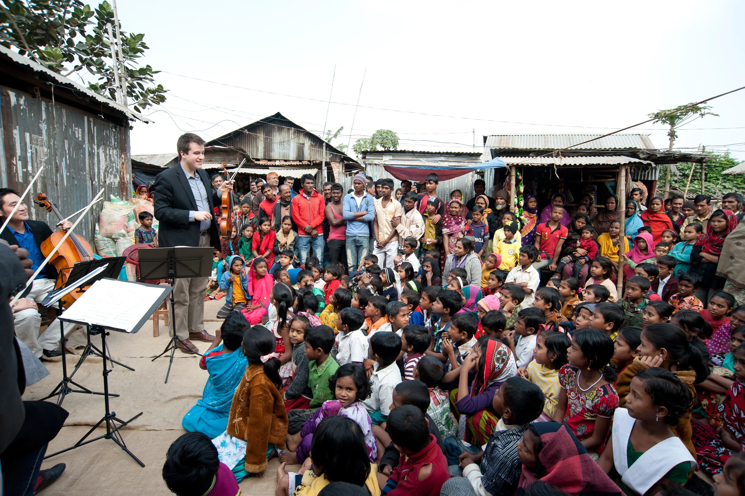 Will Frampton explains about his instrument, the viola, to BDP students in Dhaka. Photo by Shinobu Suzuki.