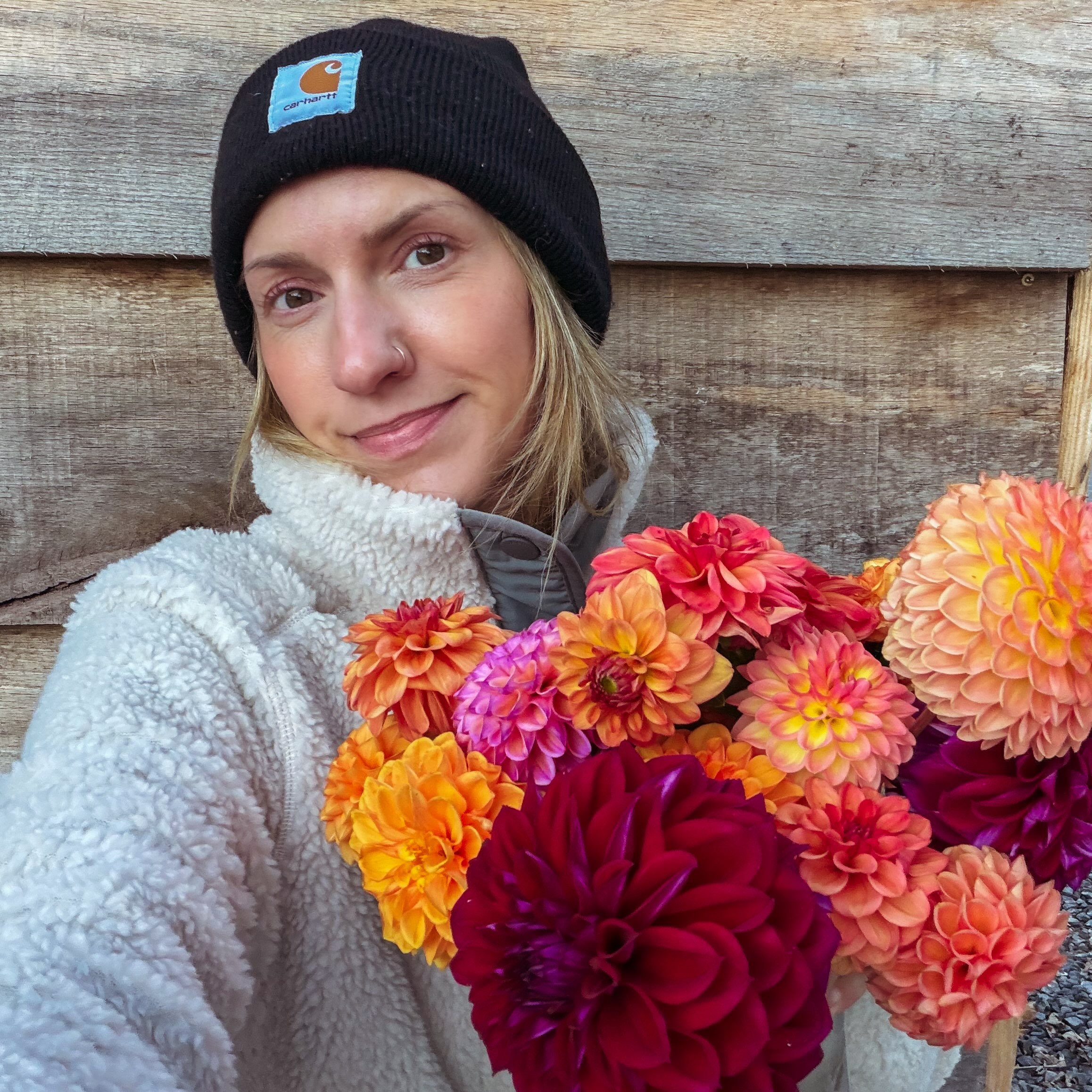 Just cut what will probably be the last bouquet of the season! It&rsquo;s 45&deg;, feels like 36&deg;, and we&rsquo;ve got a freeze warning. It&rsquo;s been a lovely summer &amp; fall enjoying all these dahlias! Now let the digging up begin 😂