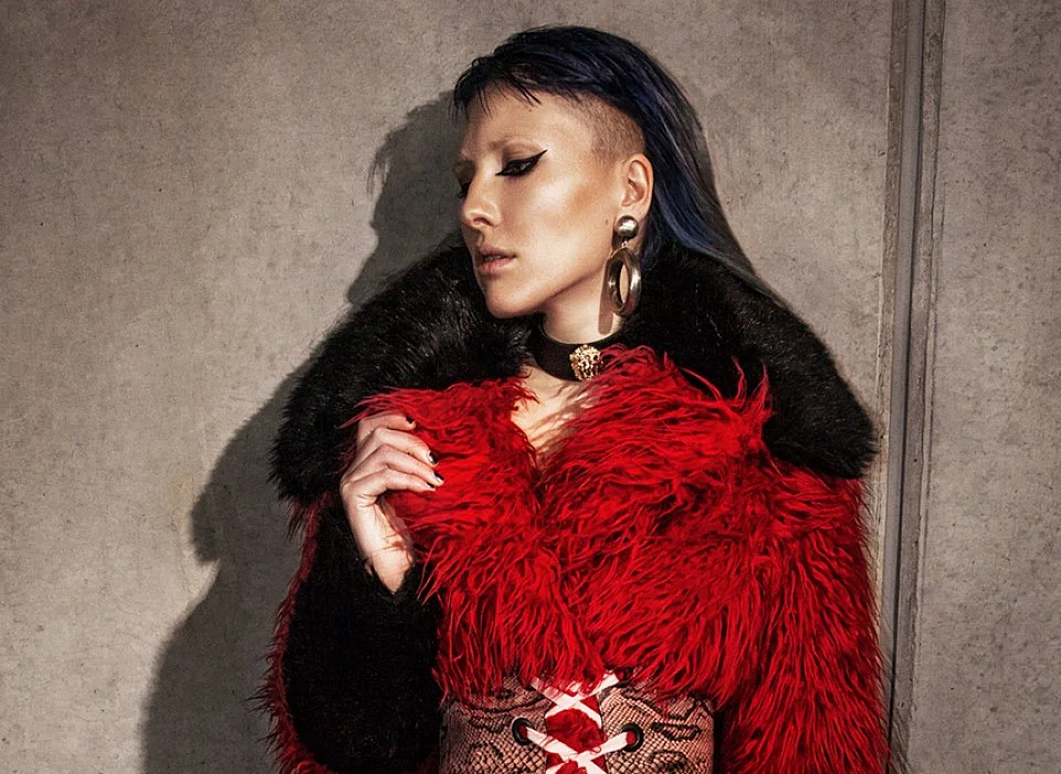 Red_jacket_lady.jpg