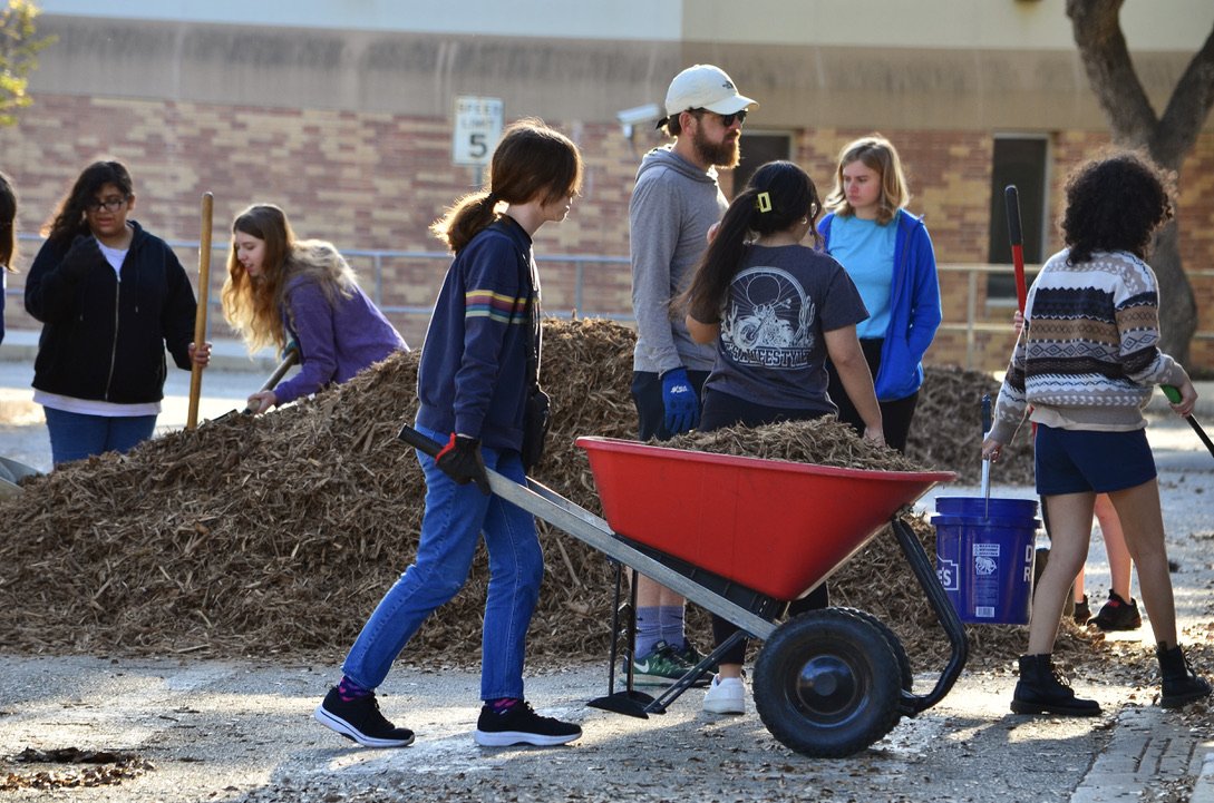 Eisenhower Volunteers_Samantha Hadler_9 of 13.jpeg