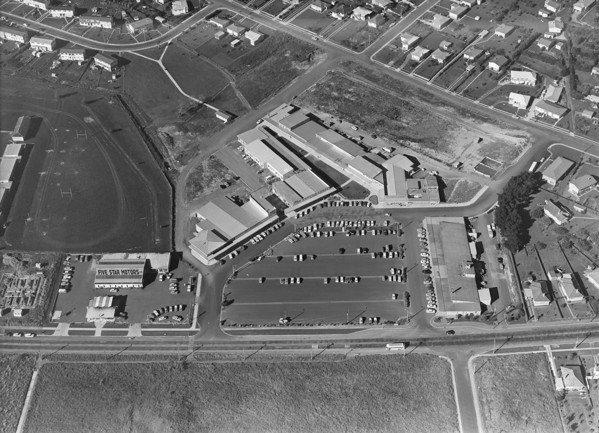 Northcote Borough Council, Shopping Centre, Auckland, 4 May 1966.
