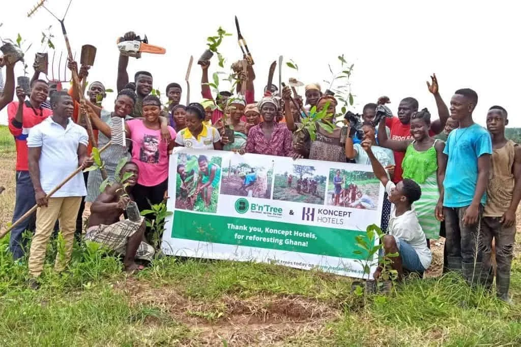 1909-Click-A-Tree-planting-trees-in-Ghana-Sep19-Image-016.jpeg