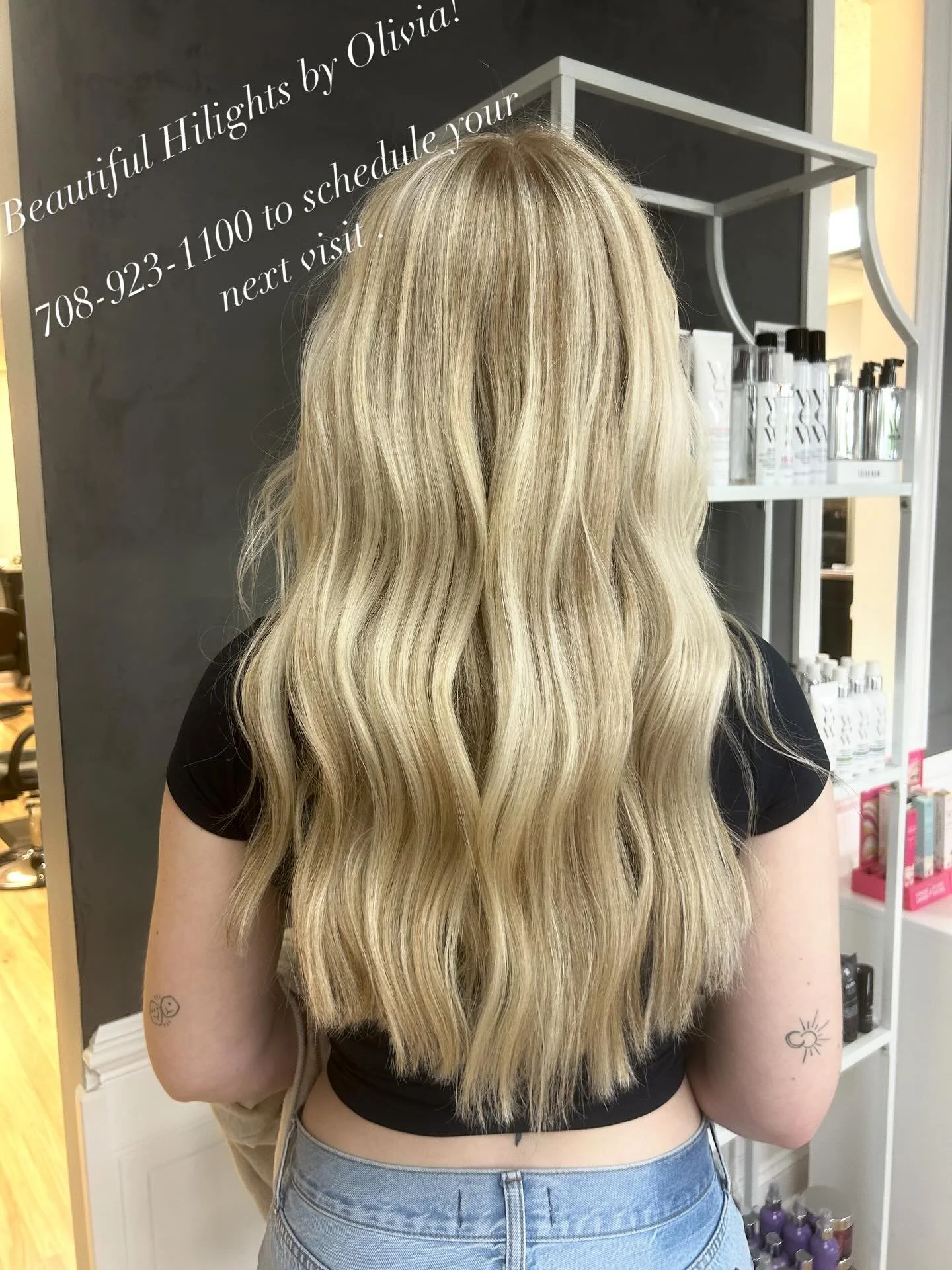 ✨ Blonde dreams + soft waves = summer hair goals ☀️💛
Stylist/Colorist: Olivia 

#BlondeHair #WavyHair #HairInspo #SalonFresh #BlondeVibes #HairGoals
