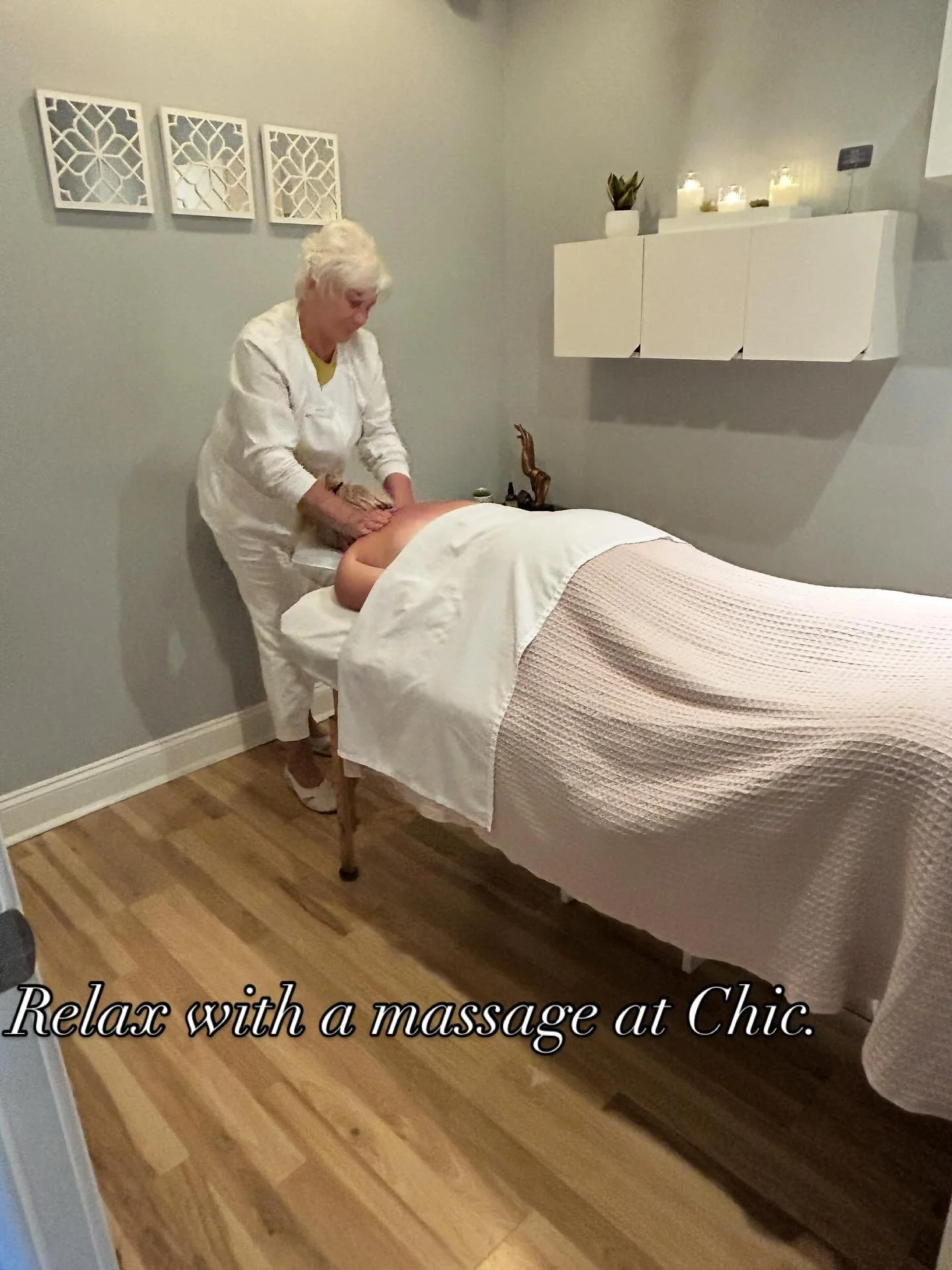 ✨ Why Choose Massage at Chic Salon Spa ✨
At Chic in Palos Park, our massages are more than just relaxation&mdash;they&rsquo;re wellness.

💆&zwj;♀️ Relieve muscle tension &amp; soreness
🩸 Boost circulation &amp; healing
🌿 Reduce stress &amp; anxiet