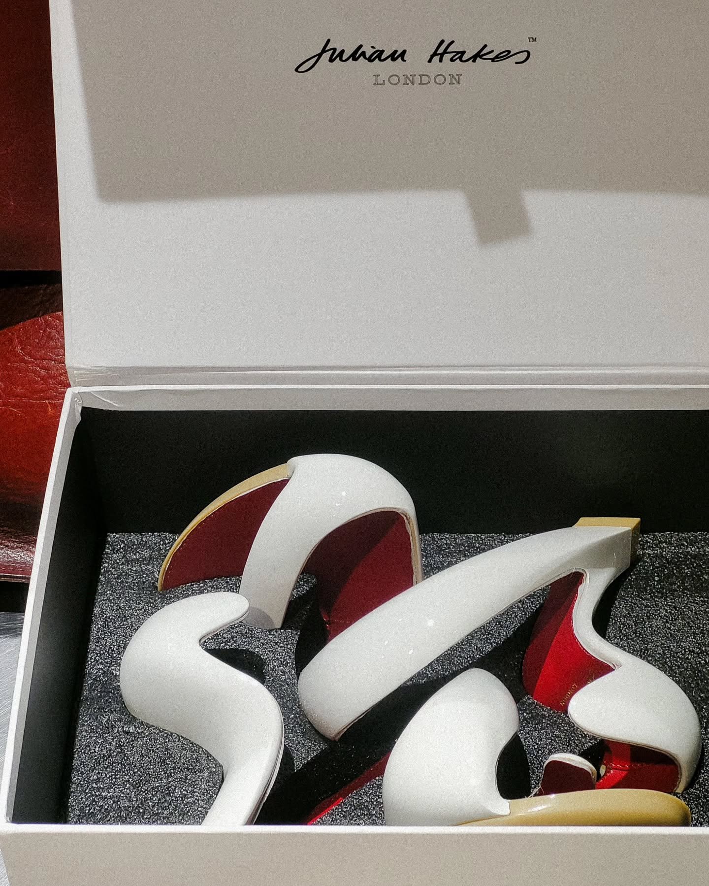 We LOVE a funky statement shoe around here 😍

These Julian Hakes 'Mojito' heels are a size 6.5 and priced at $160.

We're here 'til 6pm 🫡

#consignment #secondhand #getfrocked