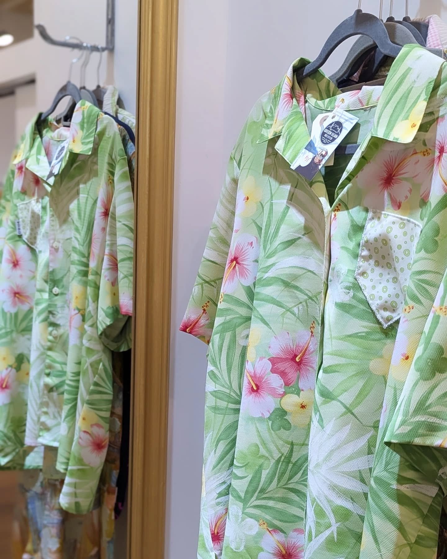 Here are a couple favorites from @greenbeanreloved for spring/summer! 🌺
Local, upcycled, clothing+accessories
100% reloved! 💓

#shoplocal #shopsmall #summerintheokanagan
#consignment #downtownkelowna 
#getfrocked
