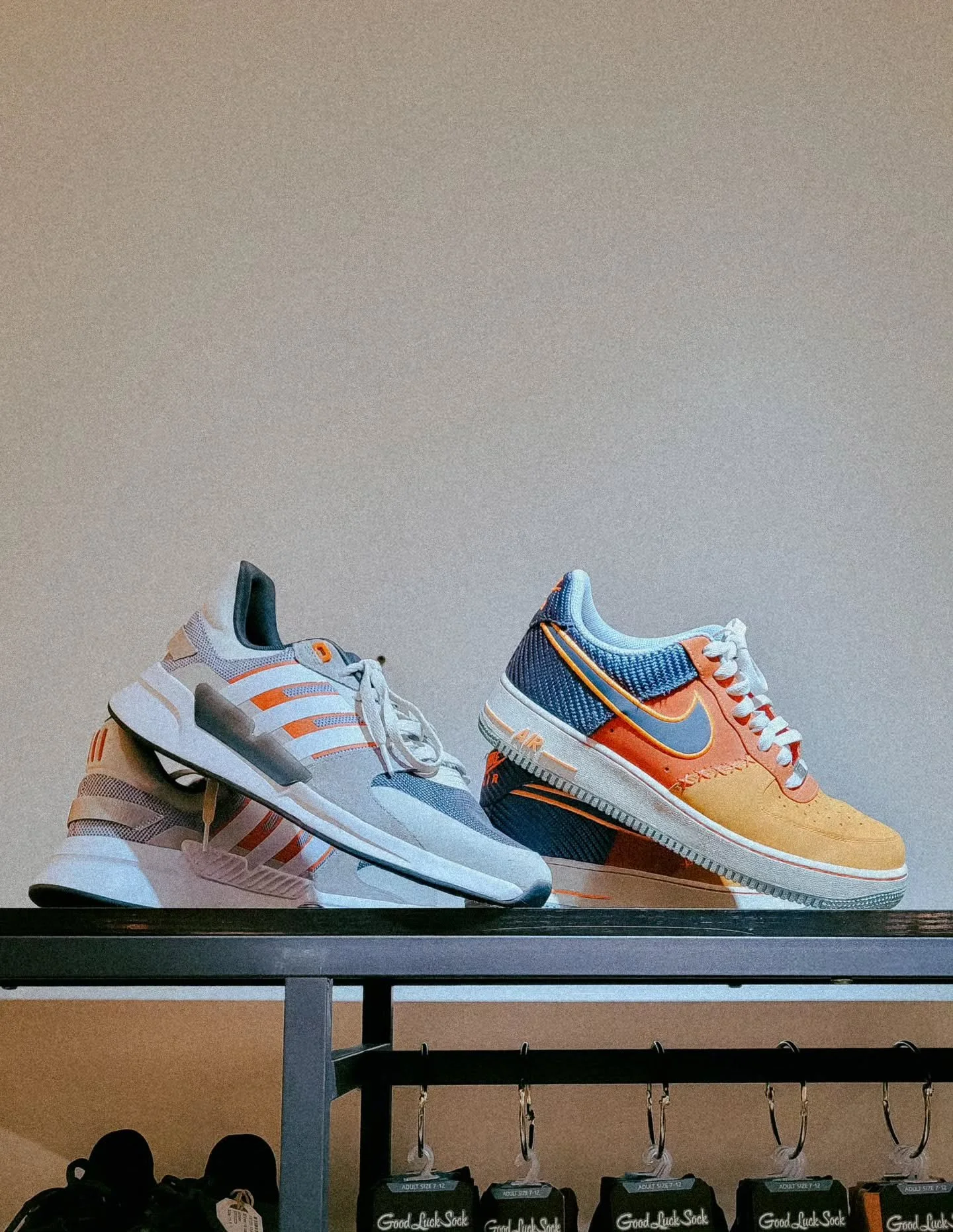 Happy September to all those who celebrate 🍂
We're open 12pm-4pm today ✨️ 
SNEAKER DETAILS
Adidas Cloudfoam grey/orange sneakers
Men's 12
$45
Nike AF1 '82 orange/grey sneakers
Men's Size 10.5
$90
#consignment #secondhand #adidasrunning #nikeaf1