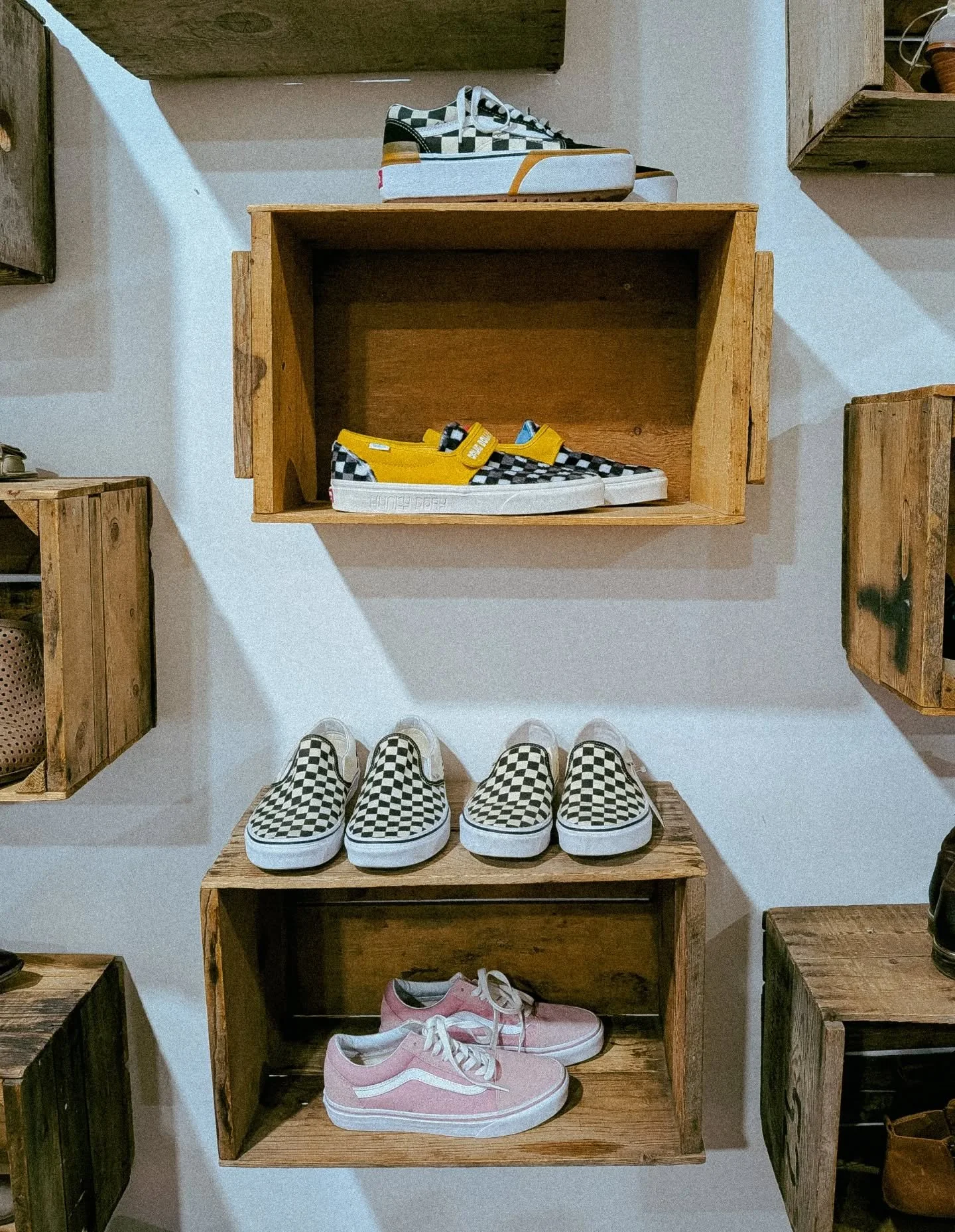 It's a Vans Vans Vans world 🏁

Swipe left for sizes!

#consignment #secondhand #usedclothing #vansoldskool #vansoffthewall