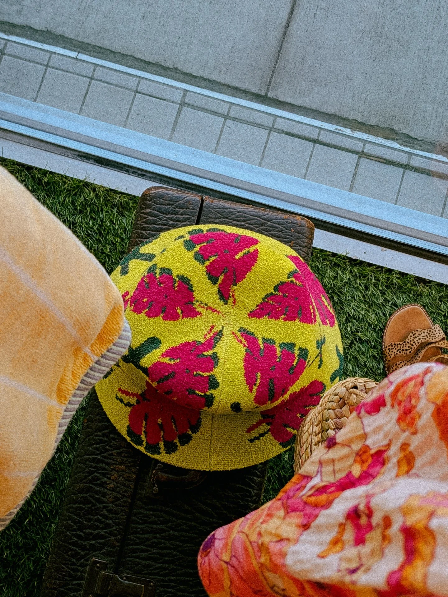 Our holiday window is giving us ideas ✈️ 🏖️☀️ 

Where do you want to go on your next holiday?

#consignment #getfrocked #kelowna