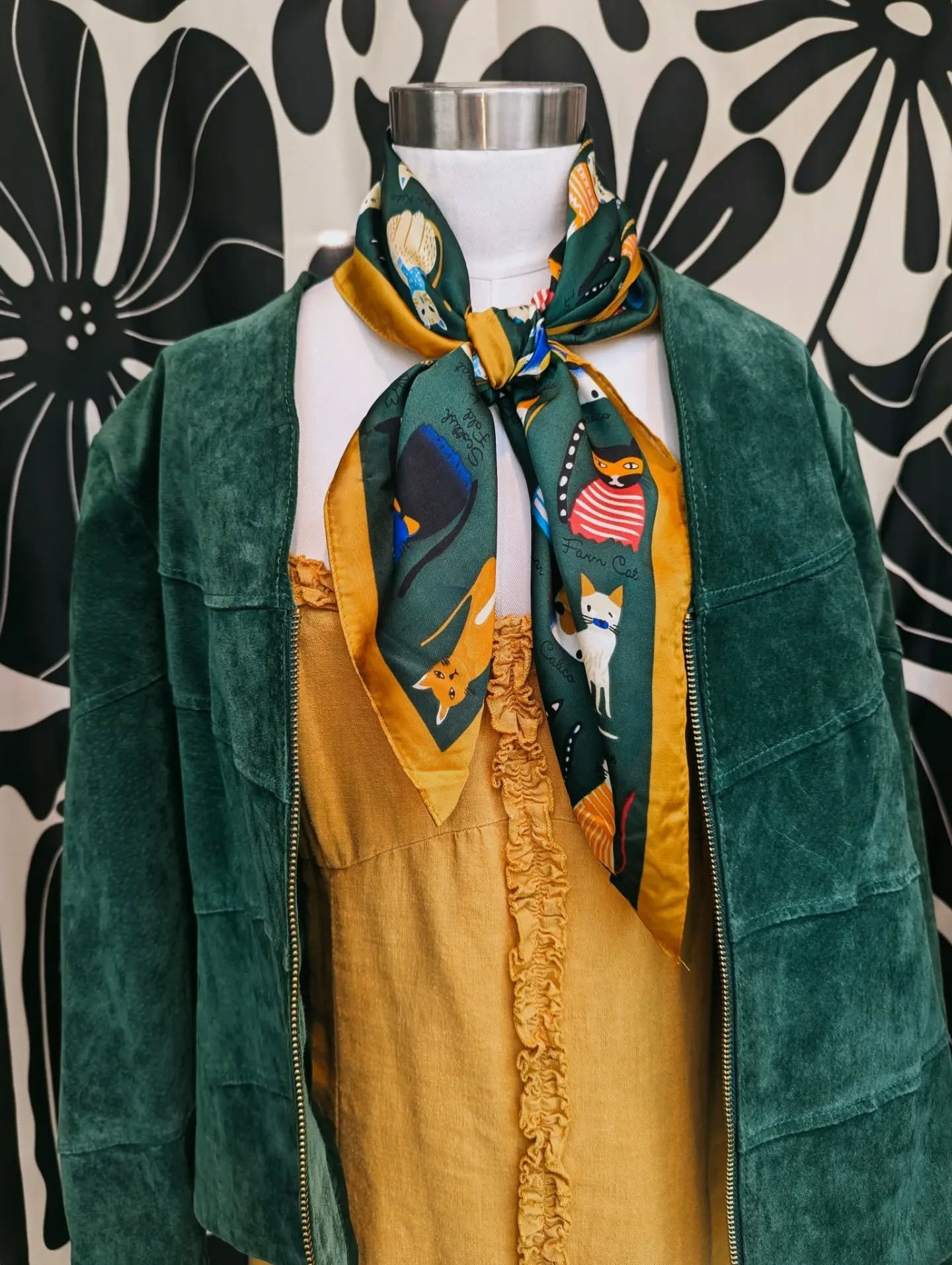 It's almost already the end of August, folks! That means we were due for a little window refresh ⭐

Stop by to see in person 10-6 everyday 😜

#getfrocked #kelownathrift #consignmentshop