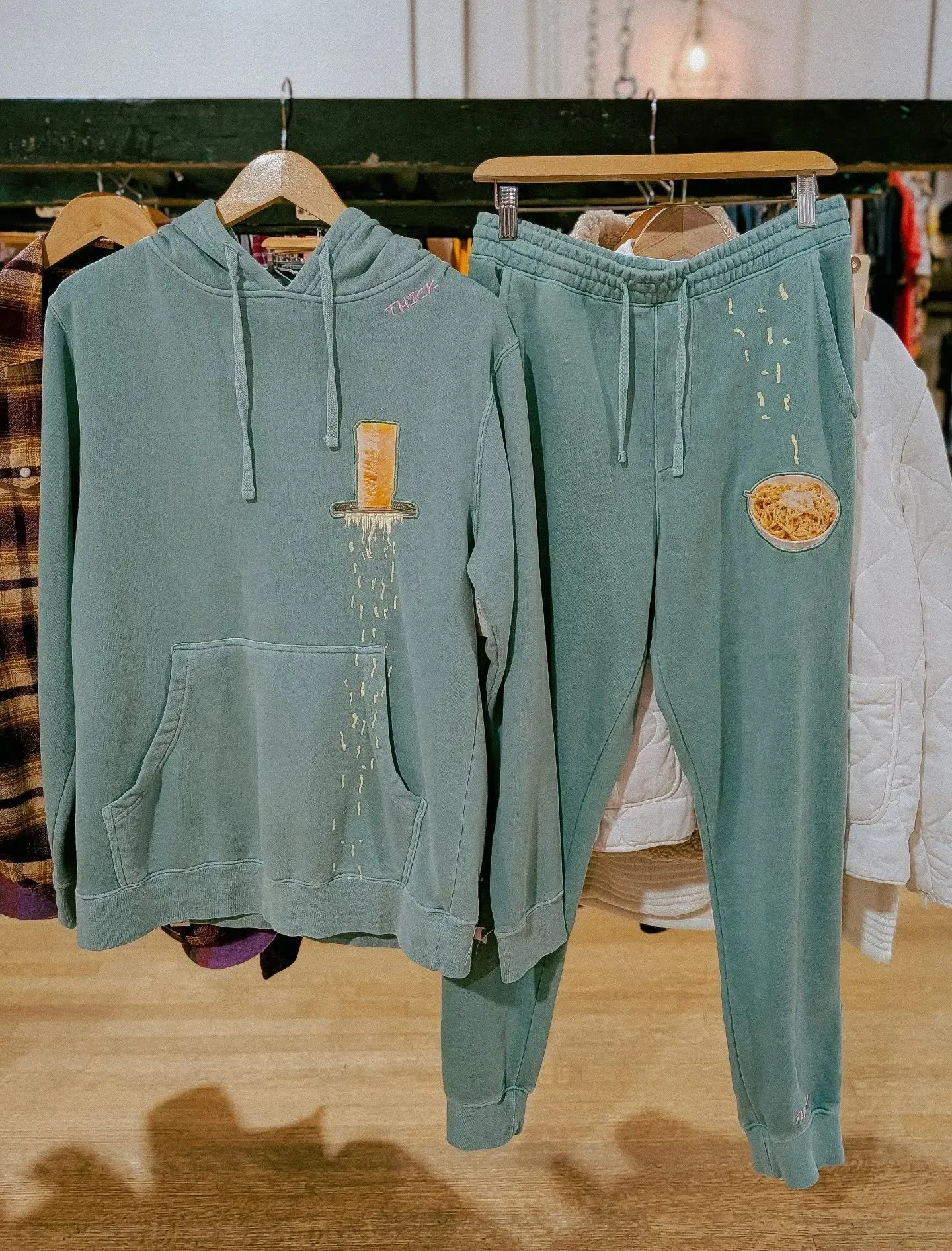 Cheesy noodles aren't just a meal, they're a way of life 🍝 🧀 

Sweatshirt:
Mr. Eatwell teal parm hoodie (AS IS - stains)
Size M
$35

Sweats:
Mr. Eatwell teal noodle joggers 
Size M
$50

#consignment #secondhand #kelowna