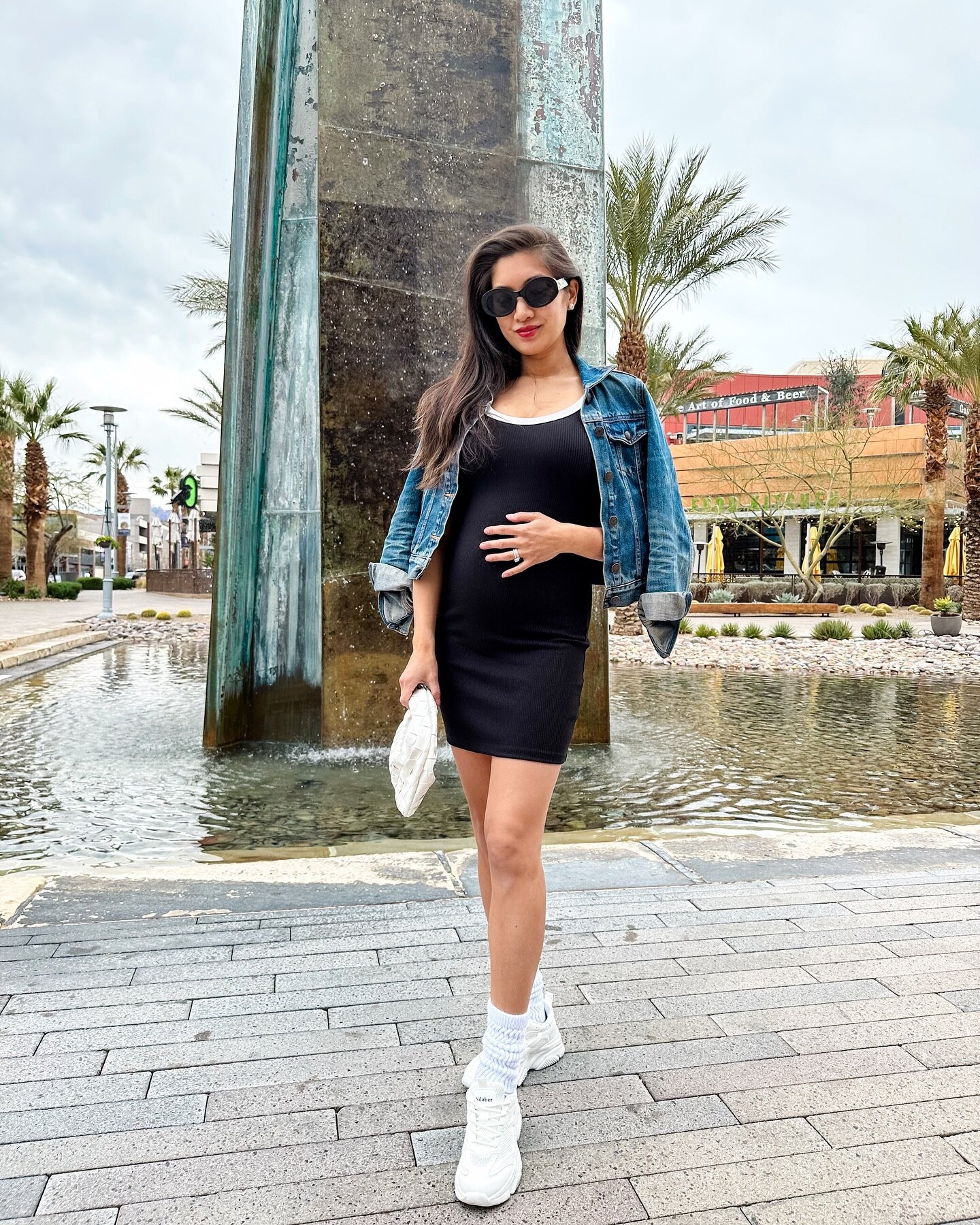 It&rsquo;s either stretchy dresses or oversized sweatshirts lately 😅 Pregnancy has been such a special journey and I still find it crazy to believe I&rsquo;m growing another human! 👶 Here&rsquo;s some of my pregnancy experiences and thoughts on my 
