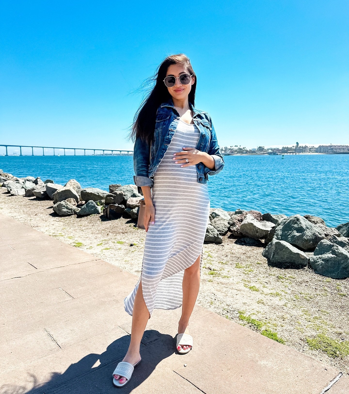 San Diego blues 🌊🤍🩵🤍
Found the comfiest t shirt dress, it&rsquo;s perfect for breezy spring days! Linked everything via my @shop.ltk page! https://liketk.it/4CCYT .
.
#liketkit #LTKbump #ahntheblog #bumpstyle #mystylediary #shopthelook #bumplife 