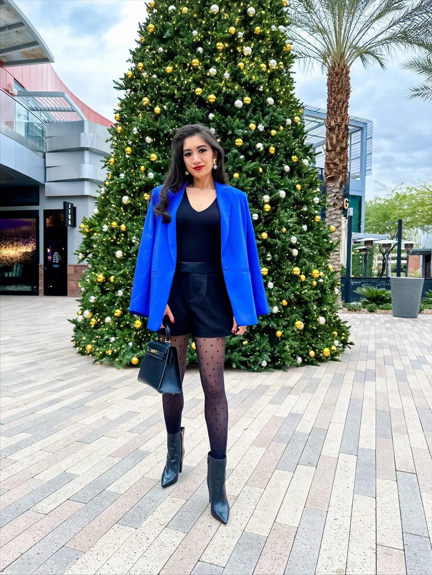 Major blazer holiday look 💙✨Love a monochrome look with a pop of color! This would be perfect for a fall/ winter date night look! 🪩 

Comment SHOP below to receive a DM with the link to this post on my LTK https://liketk.it/5y6du #ltkstyletip #ltkh