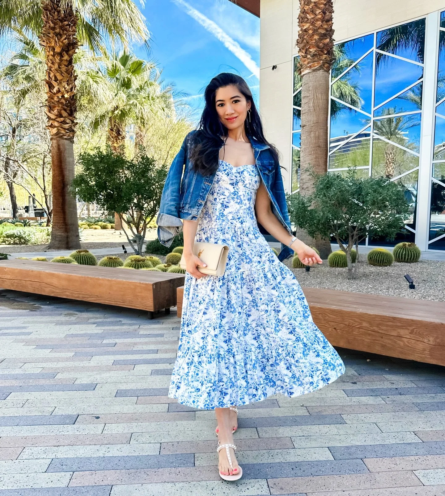 Spring is here! 🌼🌸 Looking forward to 75&deg; temps this weekend! ☀️ Love this blue and white printed midi dress it&rsquo;s so breezy and perfect for warmer temps! 

Comment SHOP below to receive a DM with the link to this post on my LTK https://li