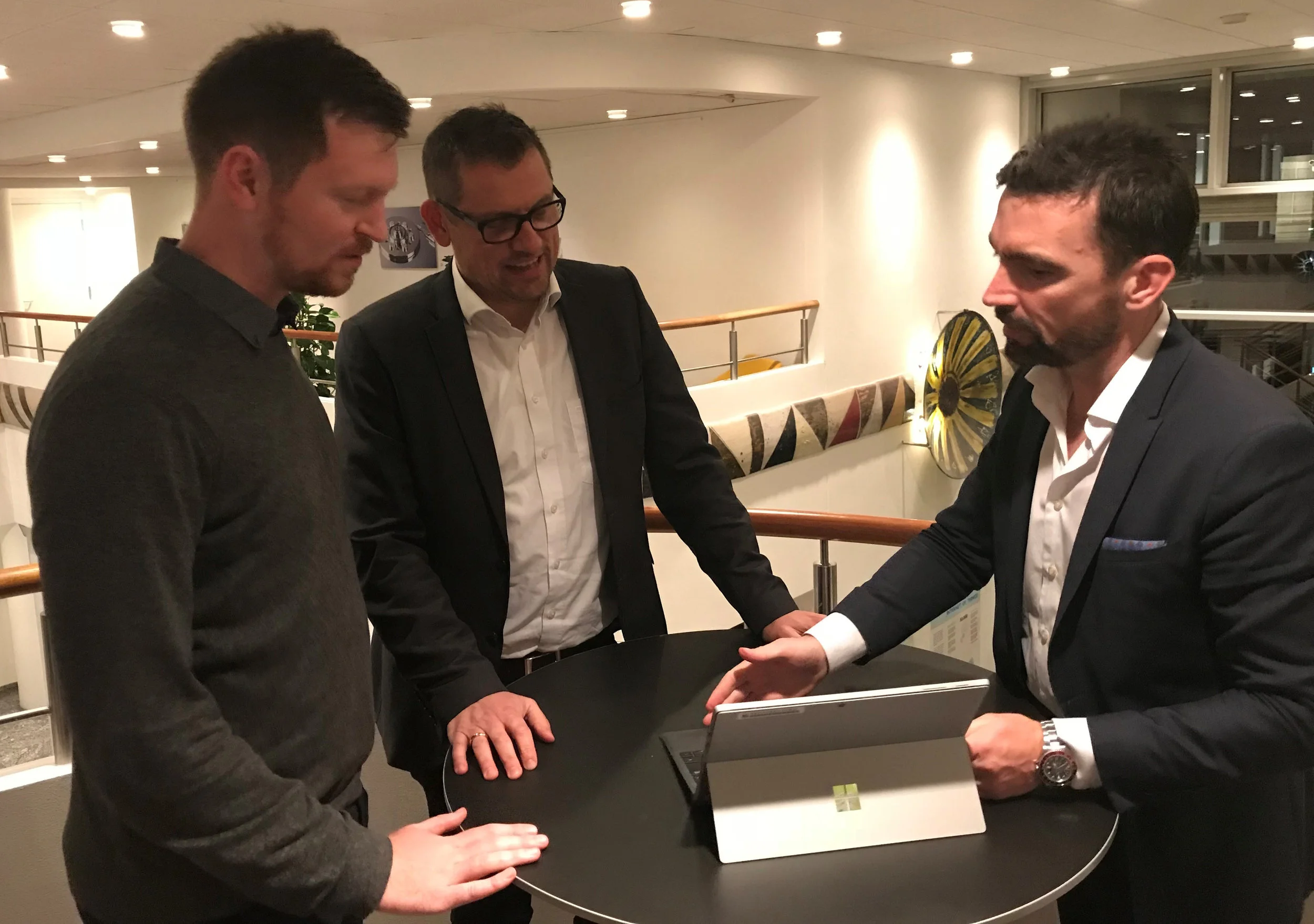 Fra venstre mod højre: Søren Dahlgaard, Co-founder og Chief AI Officer, SupWiz - Jens Maagøe, Chief Technology Officer, NNIT - Søren Ahrensberg, Centerchef, Københavns Kommune.