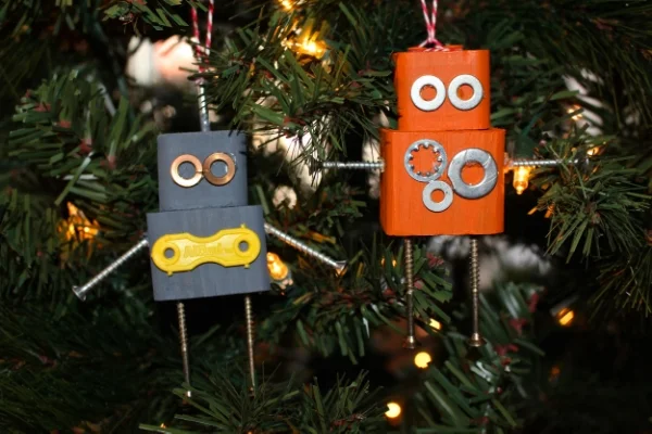 DIY+Robot+Christmas+Ornaments+from+Weekend+Craft.jpg
