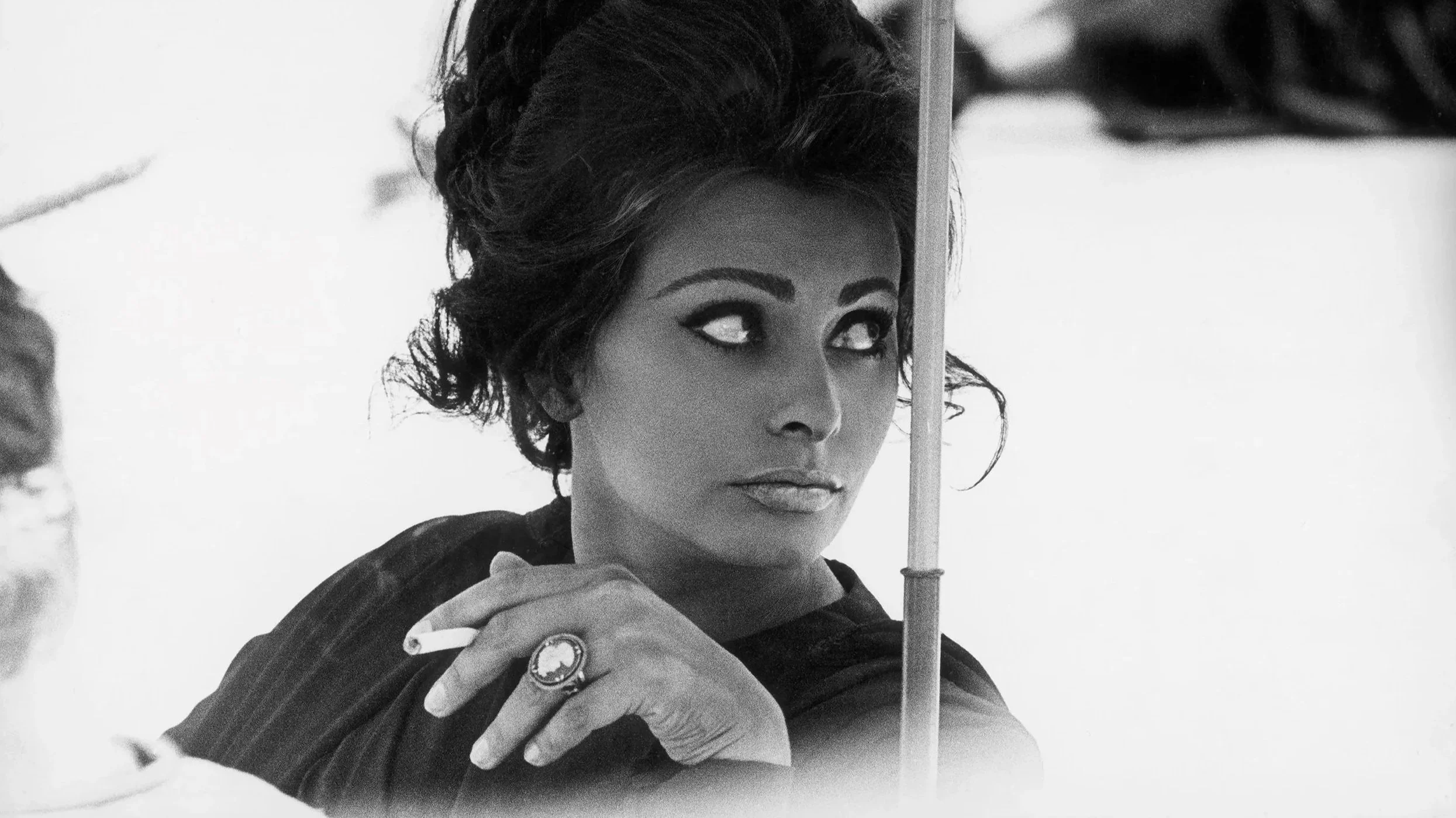 5.-Sophia-Loren-%2528smoking%2529-1963%252C-Queen-%25C2%25A9-Terence-Donovan-Archive.jpg