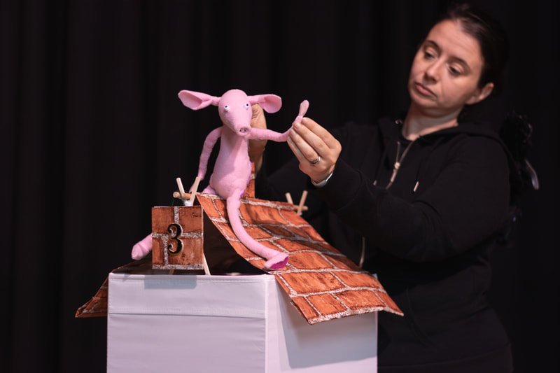 Three Little Pigs by Three Feathers Theatre