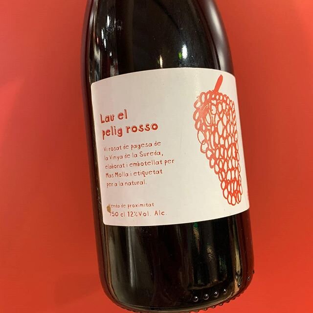 😃 Lau el pelig rosso! 🍇
Vi de pagesa, vi de la #Sureda, vi de @masmolla!
BRUTAL!🚀🙏🏻
-
#vinusbrindis #botigadevins #barradevins #barcelona #winelovers #instavins #vi #vin #vinho #vino #wine #sommelier #travel #discover #winegeek #tasting #cultura