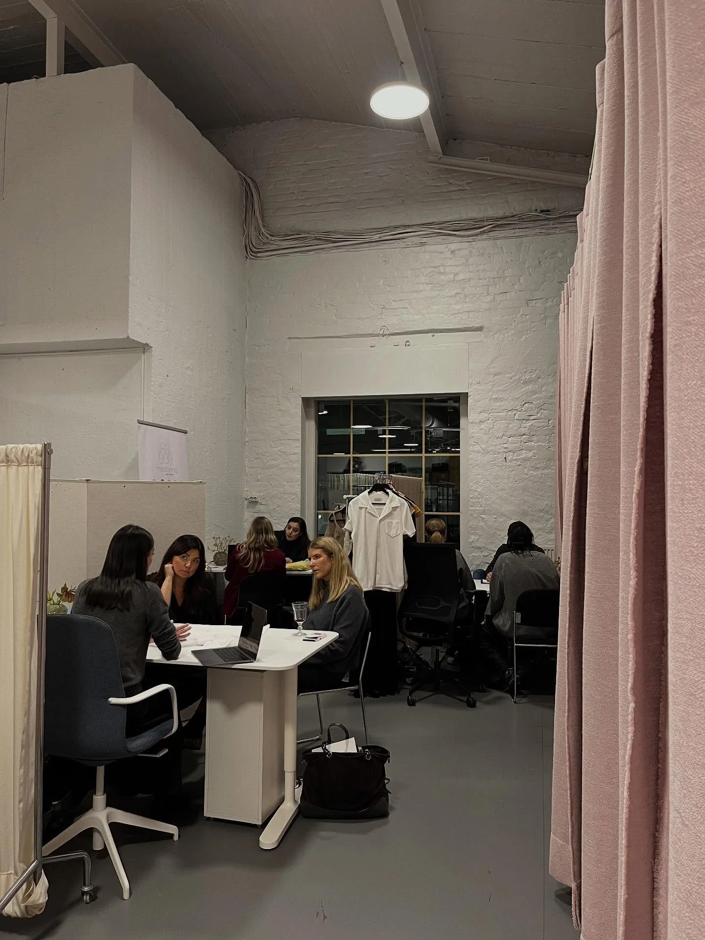 Last week Norwegian Fashion Hub and Manufacture Oslo gathered a group of Nowegian brands and Portugese textileproducers to an inspiring afternoon. After some interesting presentations and tapas, there was time for the brands and producers to meet and