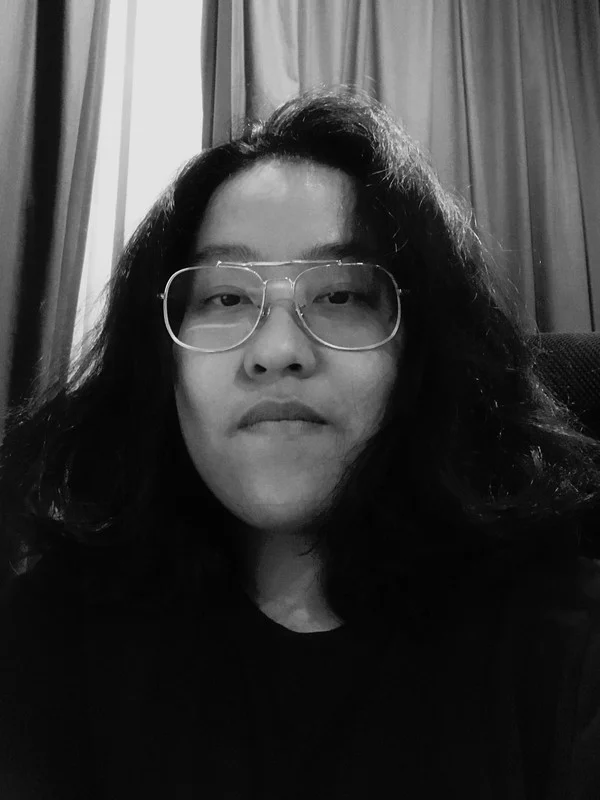 1e781aa747-headshot.jpg